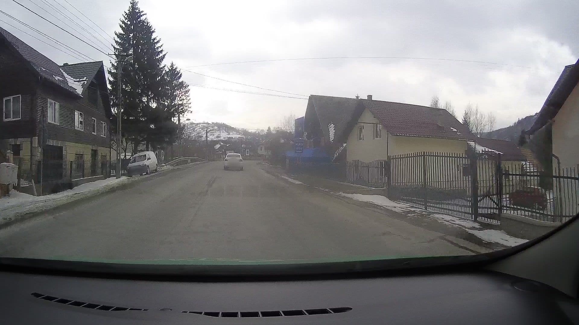Street view near Vila Sanders, Bran — © tavi (CC BY-SA · Mapillary)
