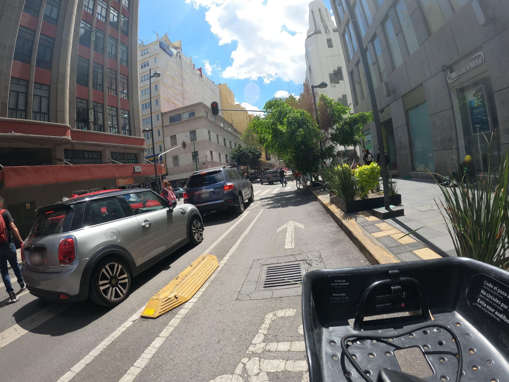 Street view near Hotel Howard Johnson, Cuauhtémoc — © mapero_errante (CC BY-SA · Mapillary)