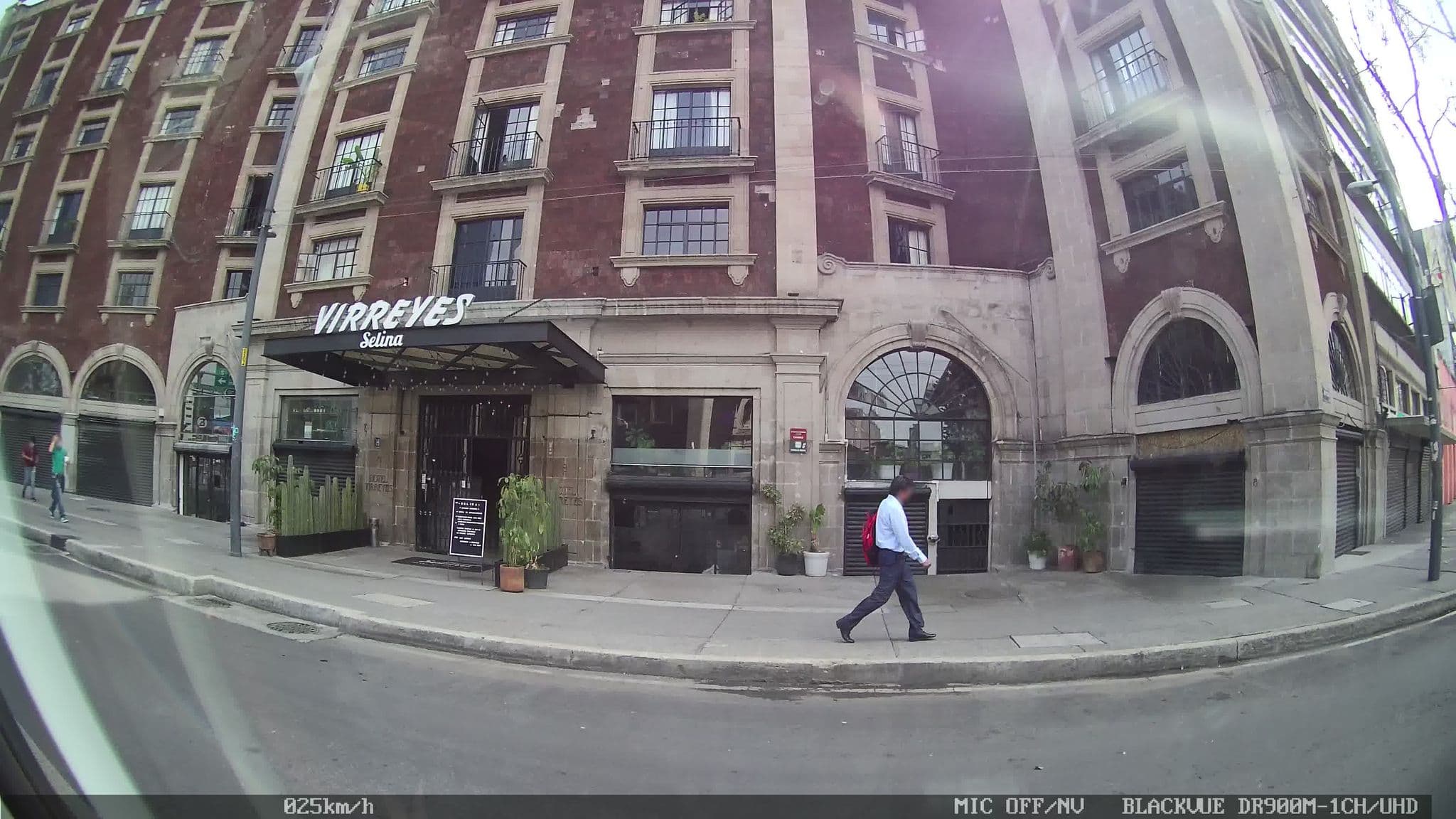 Street view near Selina, Mexico City — © kaart_1 (CC BY-SA · Mapillary)