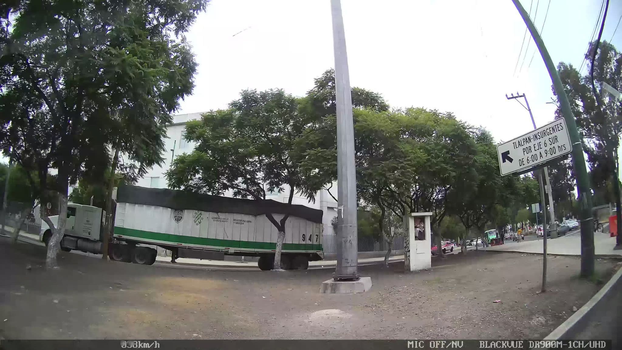 Street view near Fiesta Inn Plaza Central Aeropuerto, Iztacalco — © kaart_4 (CC BY-SA · Mapillary)
