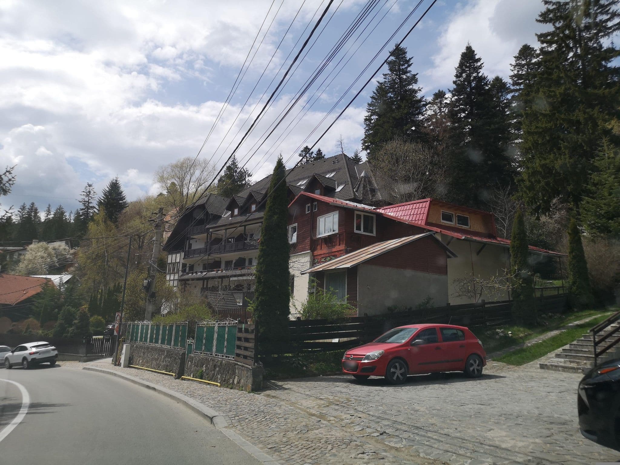 Street view near Pensiunea Andree, Sinaia
