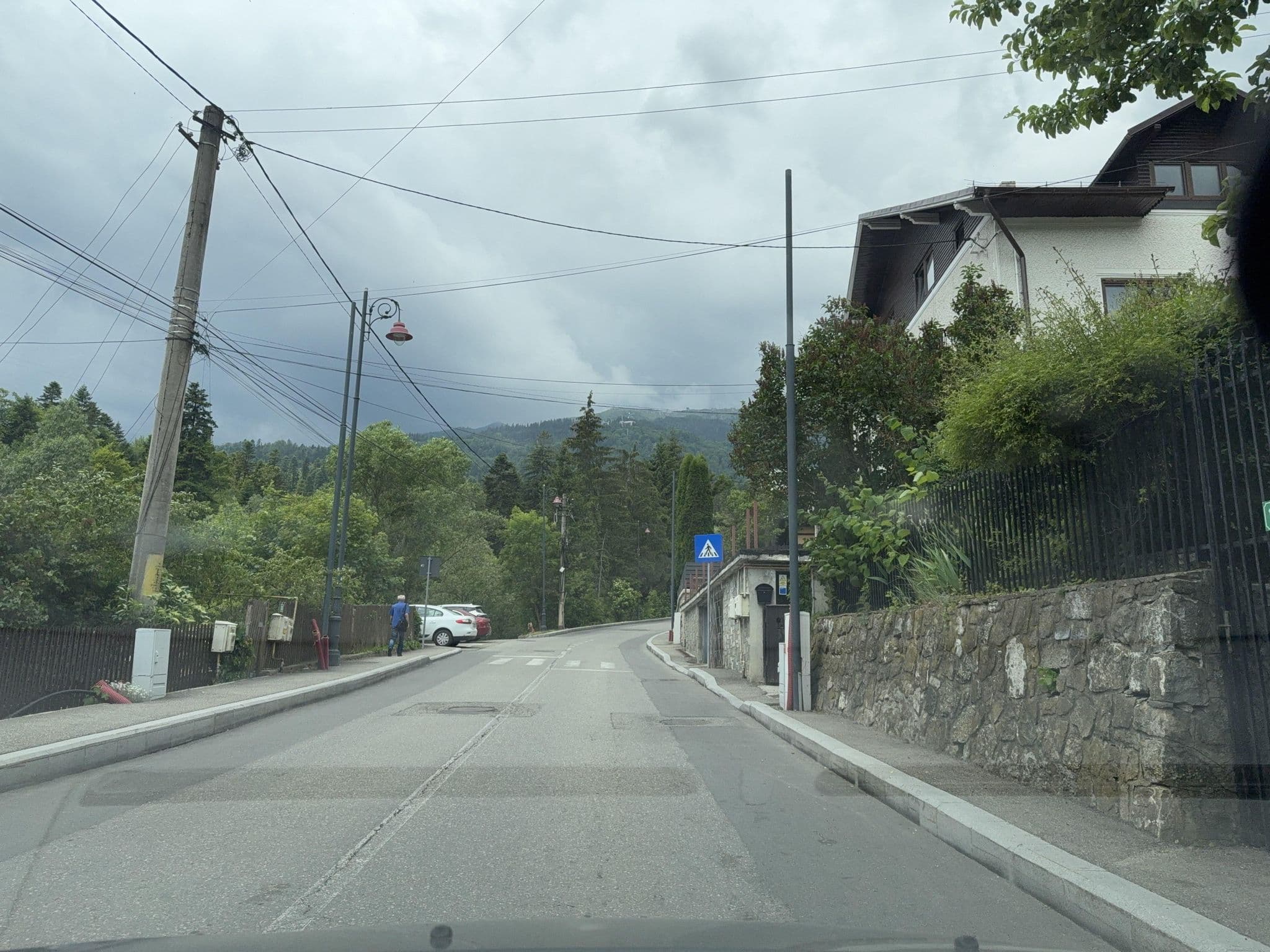 Street view near Vila La Monitori, Sinaia
