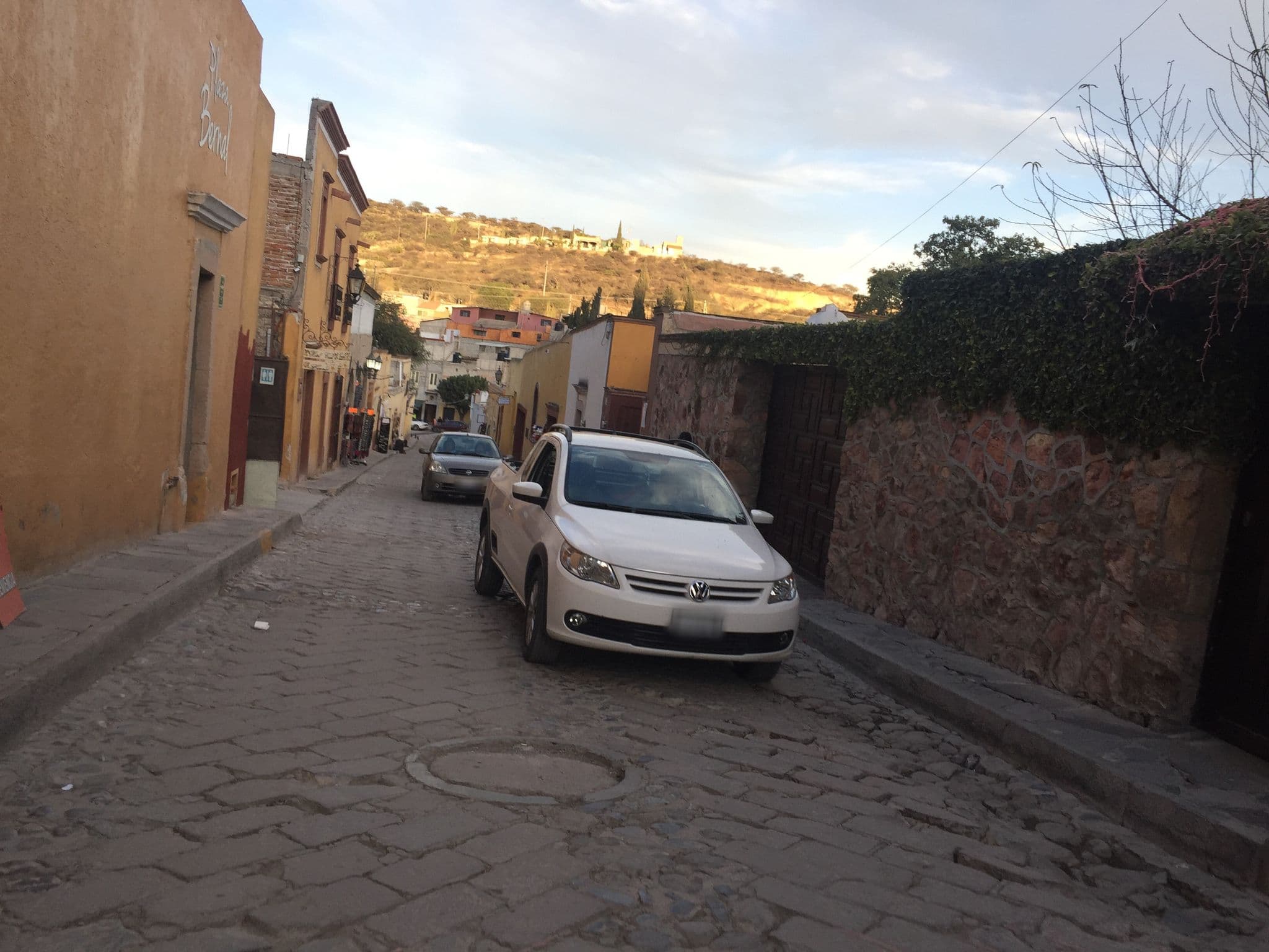 Street view near Hotel Del Centro, Bernal — © mapeadora (CC BY-SA · Mapillary)