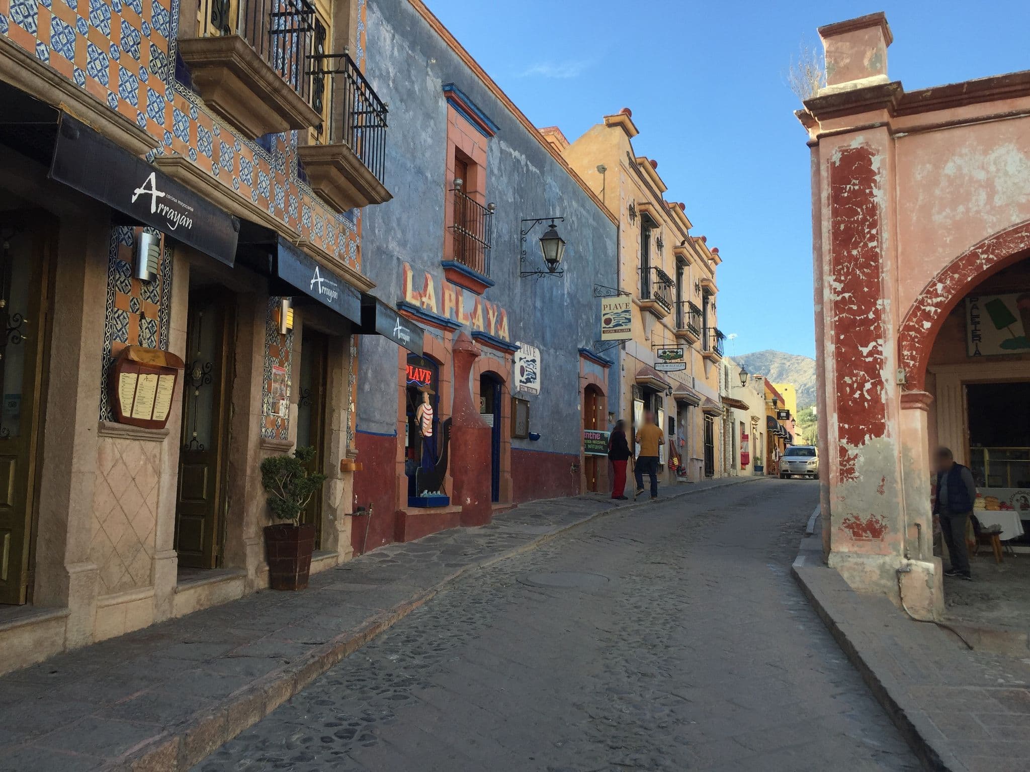 Street view near Hotel Casa Tsaya, Bernal — © mapeadora (CC BY-SA · Mapillary)