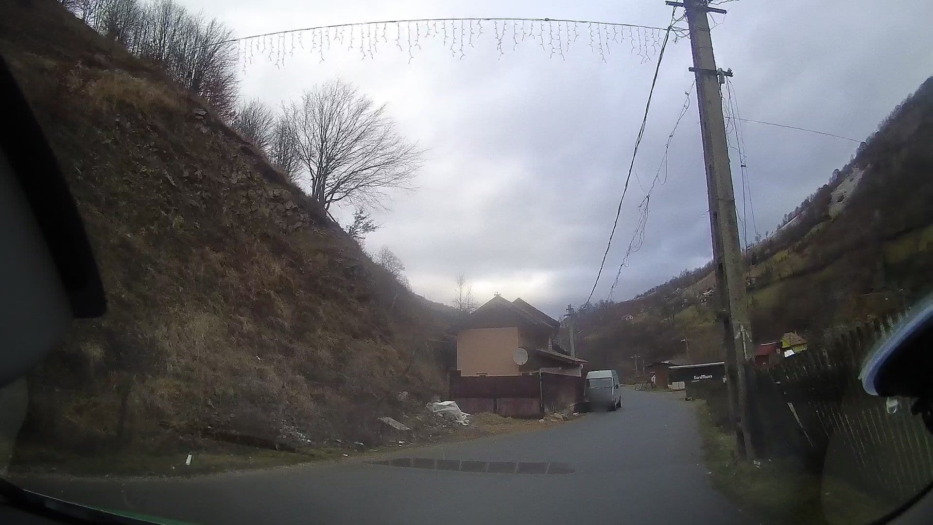 Street view near Cabana Desiree, Mărişel — © tavi (CC BY-SA · Mapillary)