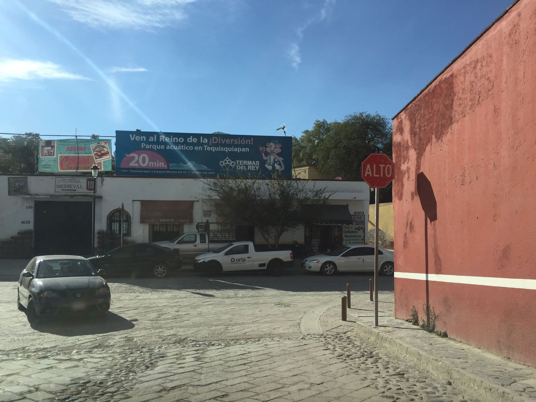 Street view near Hotel Posad Real de Bernal, Bernal — © mapeadora (CC BY-SA · Mapillary)