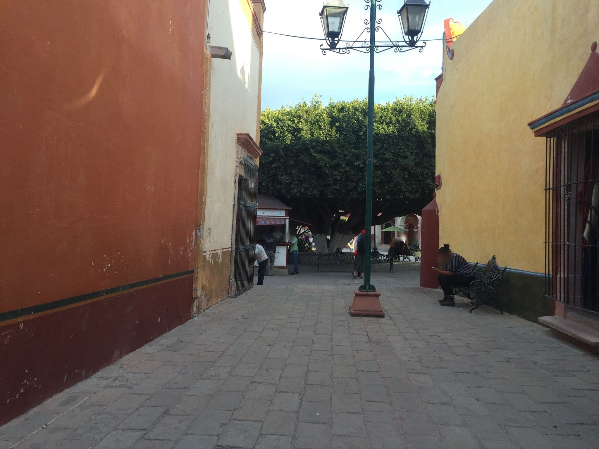 Street view near Hotel Casa Camilia, Bernal — © mapeadora (CC BY-SA · Mapillary)