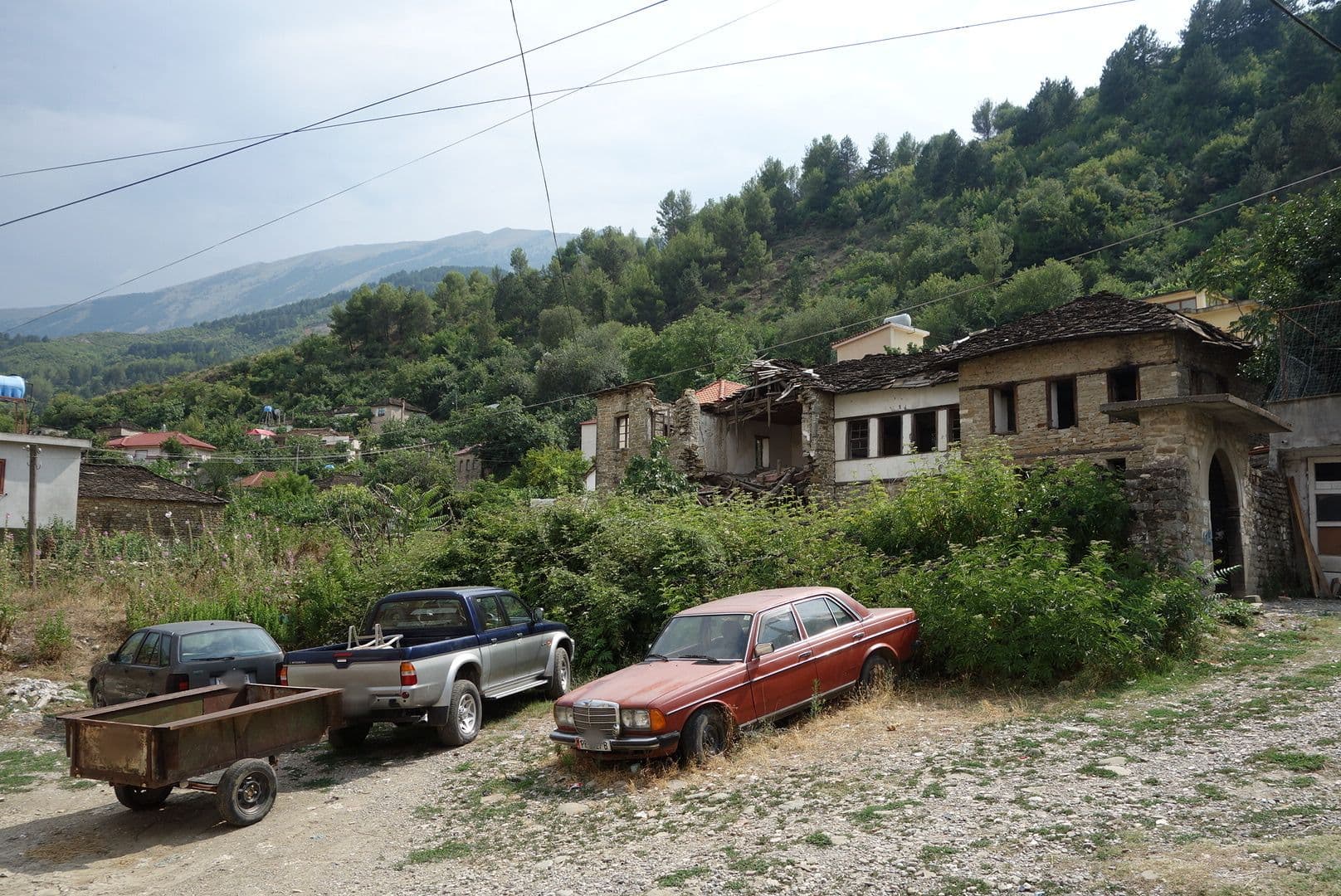 Street view near Hotel Kaso Ervehe, Përmet — © malenki (CC BY-SA · Mapillary)