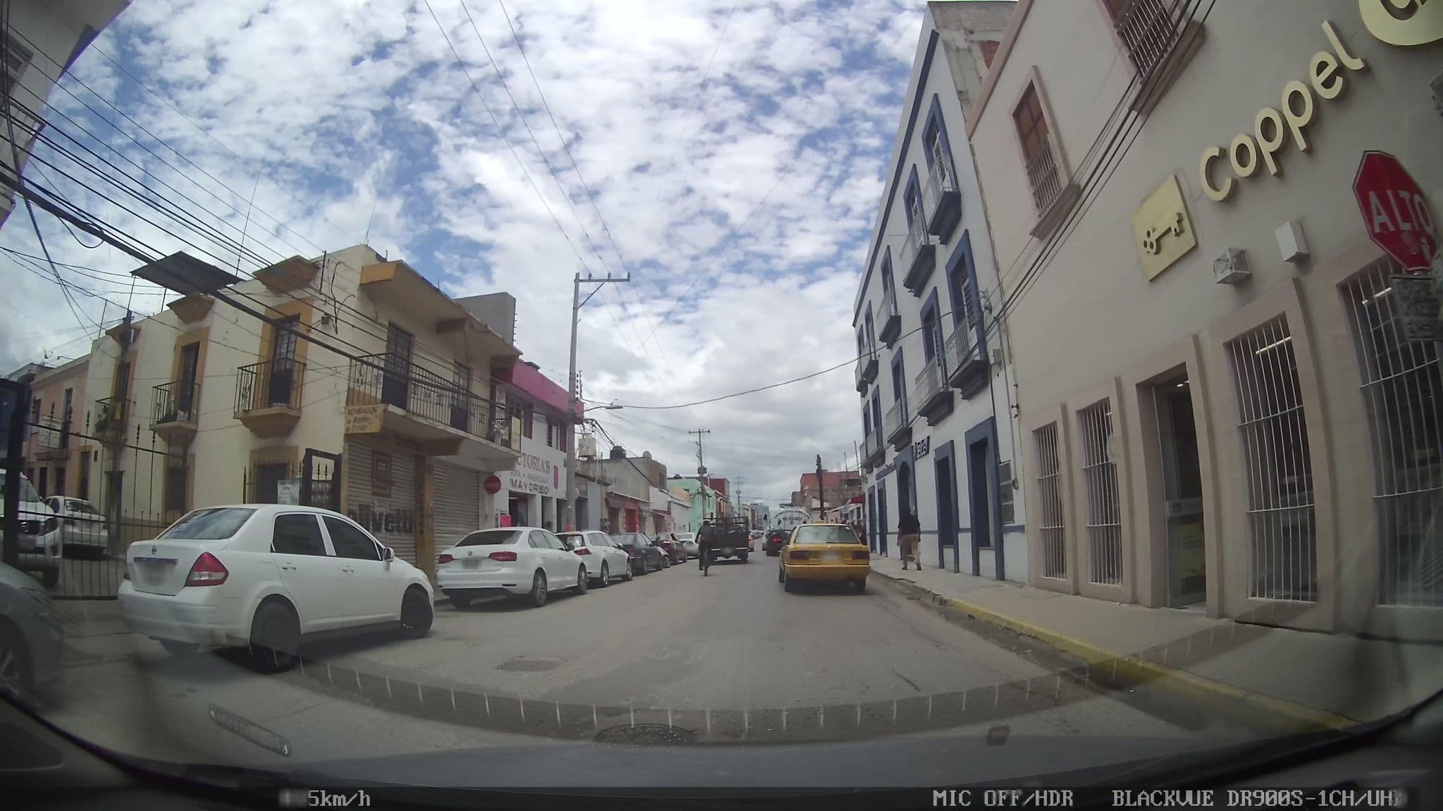 Street view near Suits Oaxagoooeeeeey, Oaxaca — © nicovargas (CC BY-SA · Mapillary)
