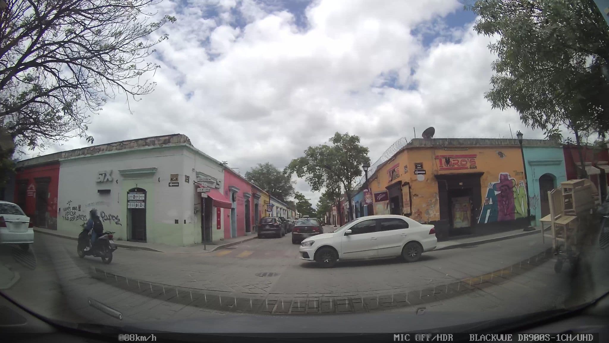 Street view near Fearcito'S Hotel, Oaxaca — © nicovargas (CC BY-SA · Mapillary)