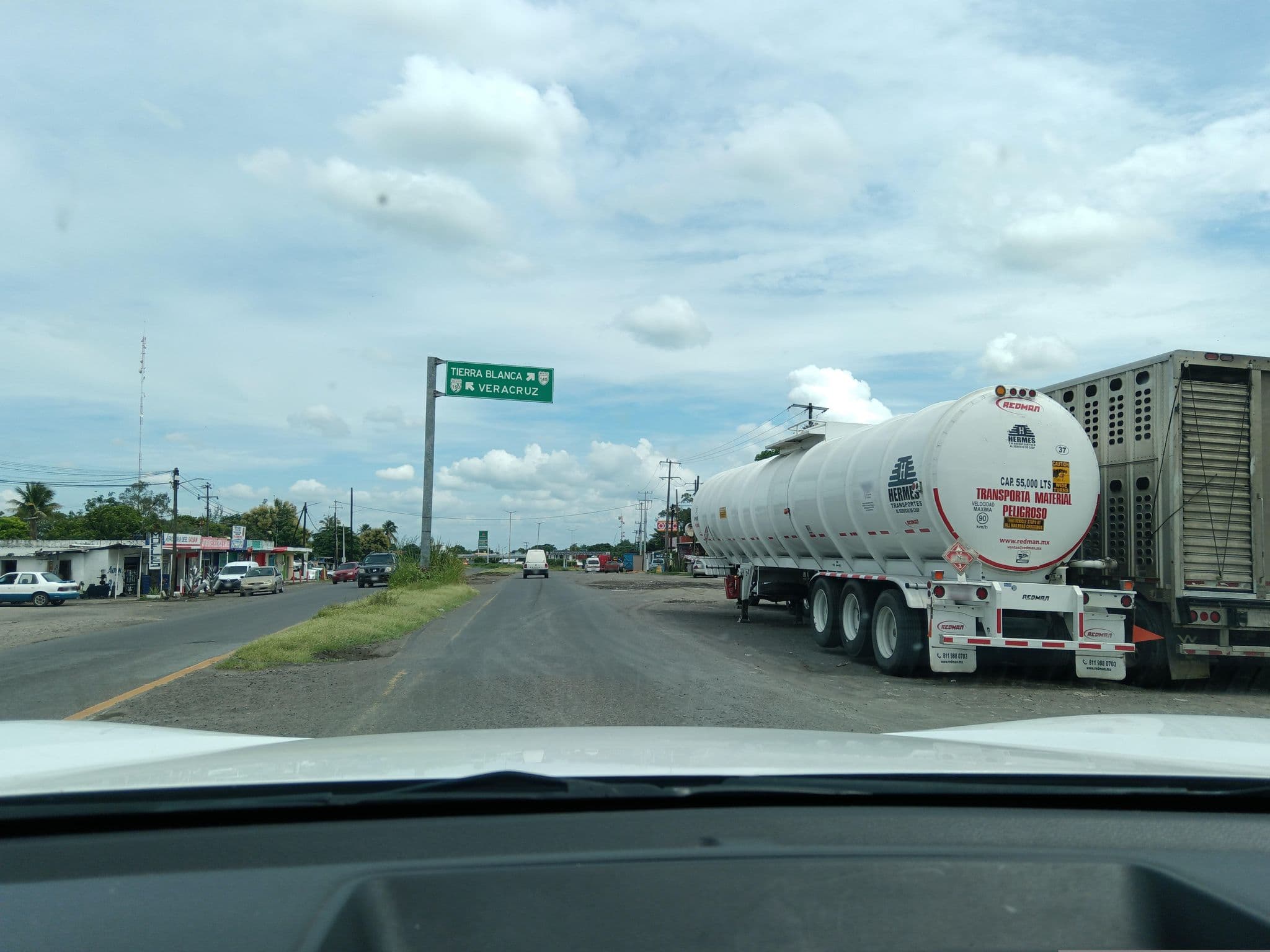 Street view near Autohotel La Tinaja, La Tinaja — © KARLA_ELIZALDE (CC BY-SA · Mapillary)
