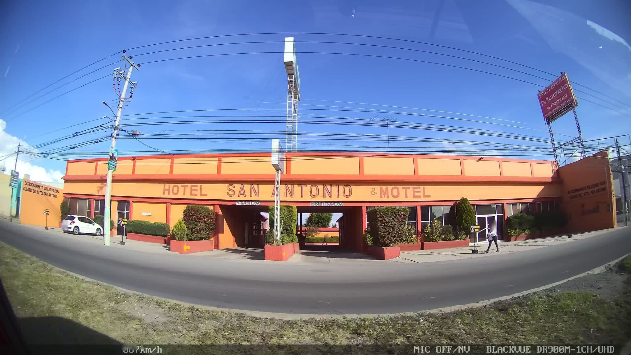 Street view near Comercial Hotelera San Antonio, La Colonia — © kaart_1 (CC BY-SA · Mapillary)