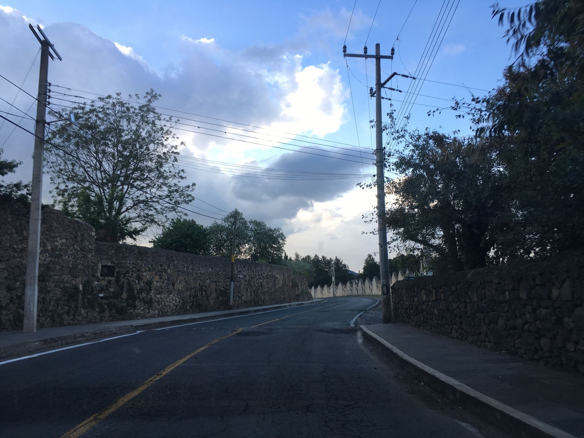 Street view near Quintaesencia Hotel Boutique, San José Ocotillos — © nicovargas (CC BY-SA · Mapillary)