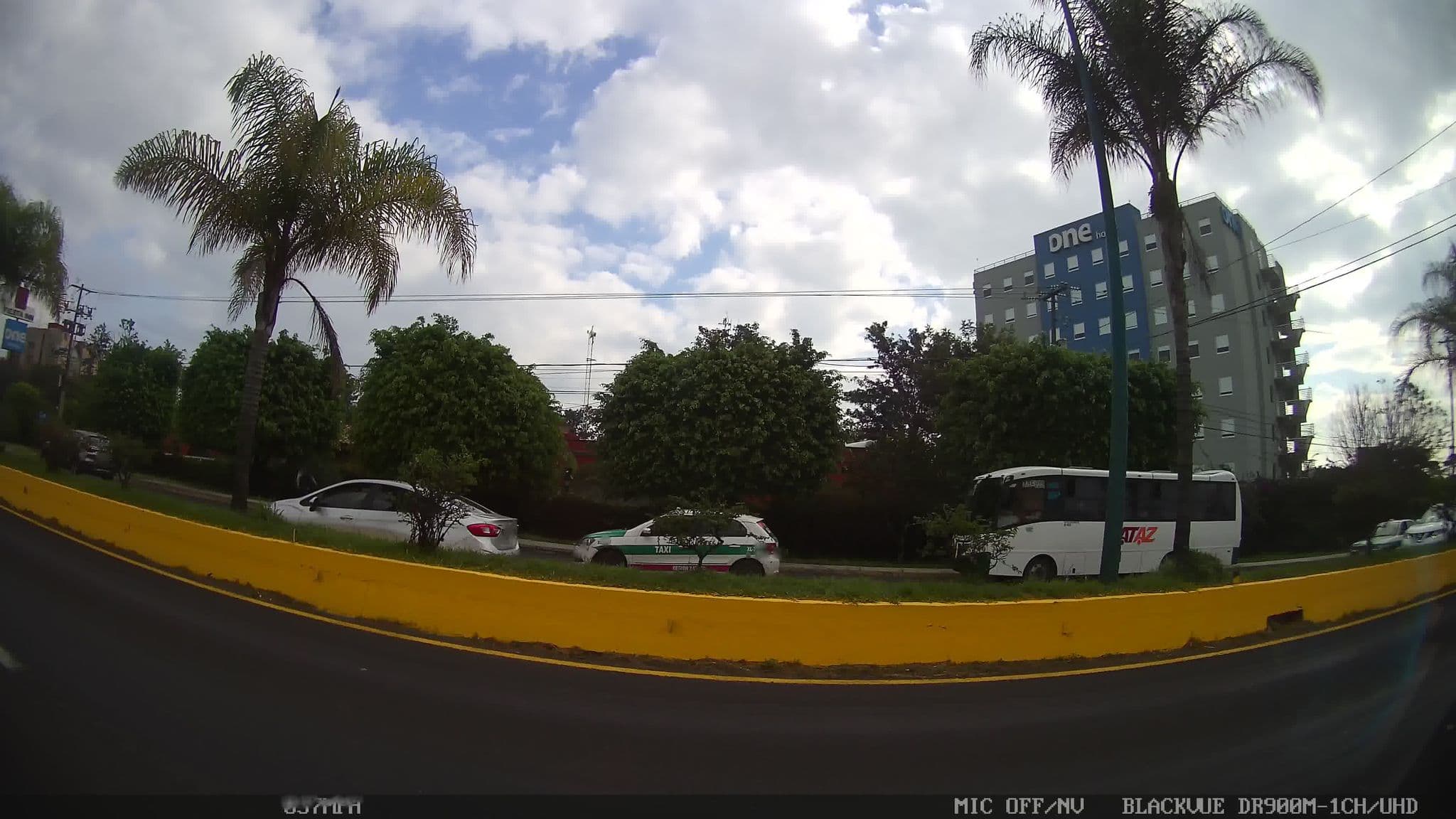 Street view near fiesta rewarsd habitacion platino, Colonia Santa Bárbara — © kaart_2 (CC BY-SA · Mapillary)
