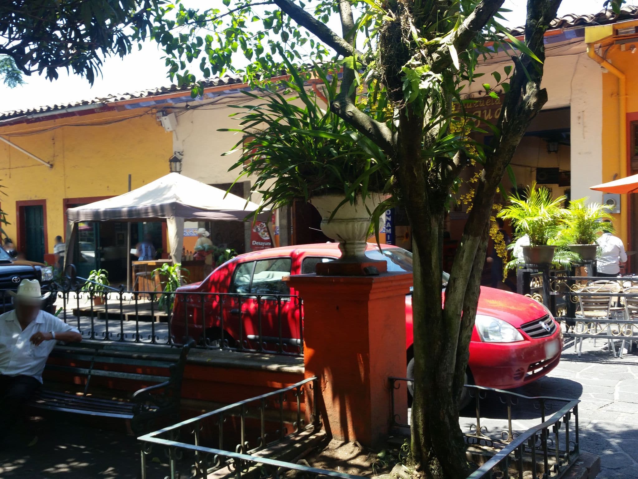 Street view near Hotel Principal Coatepec, Coatepec — © jessica_diaz (CC BY-SA · Mapillary)