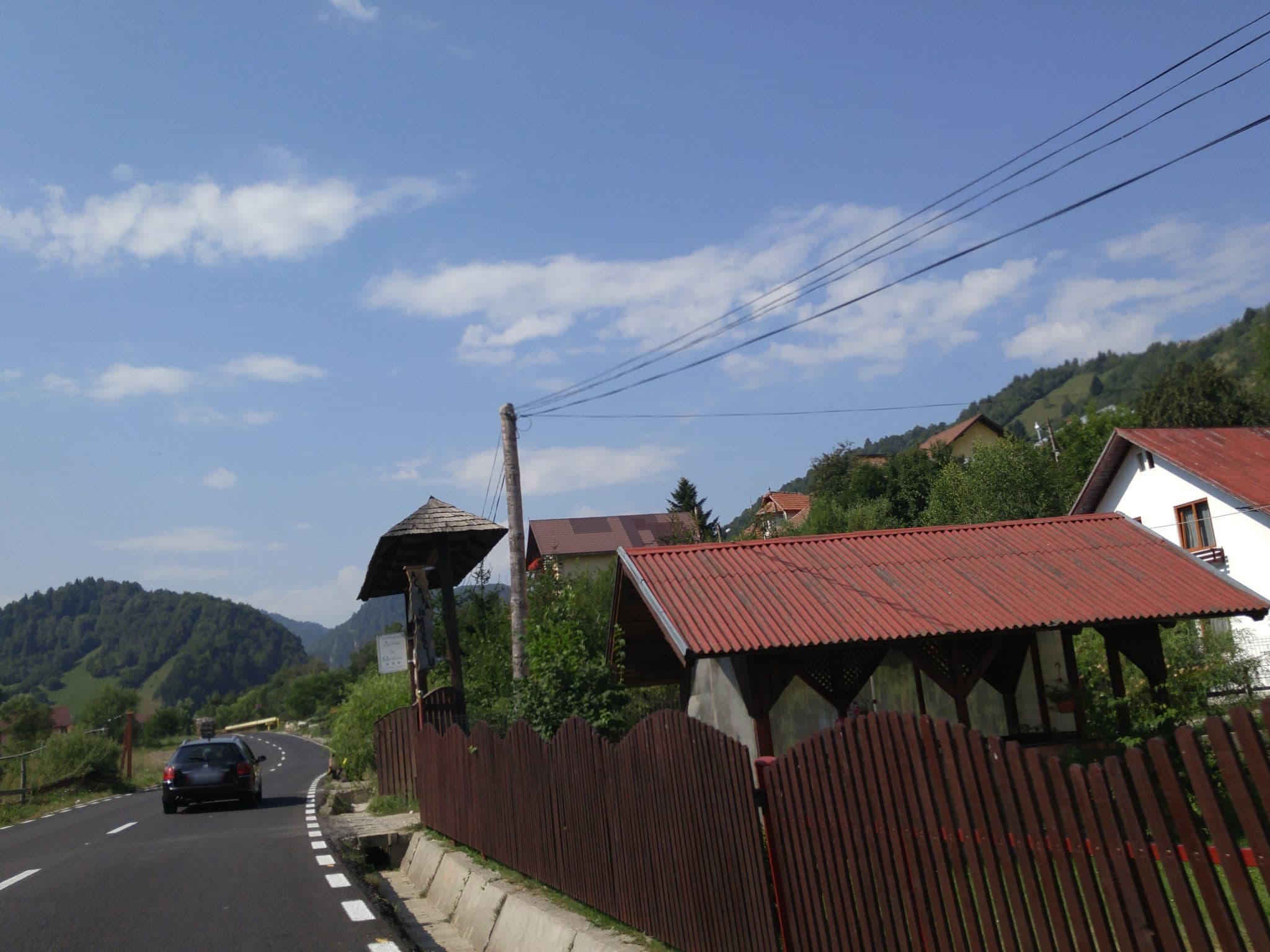Street view near Pensiunea Dyana, Moeciu de Jos