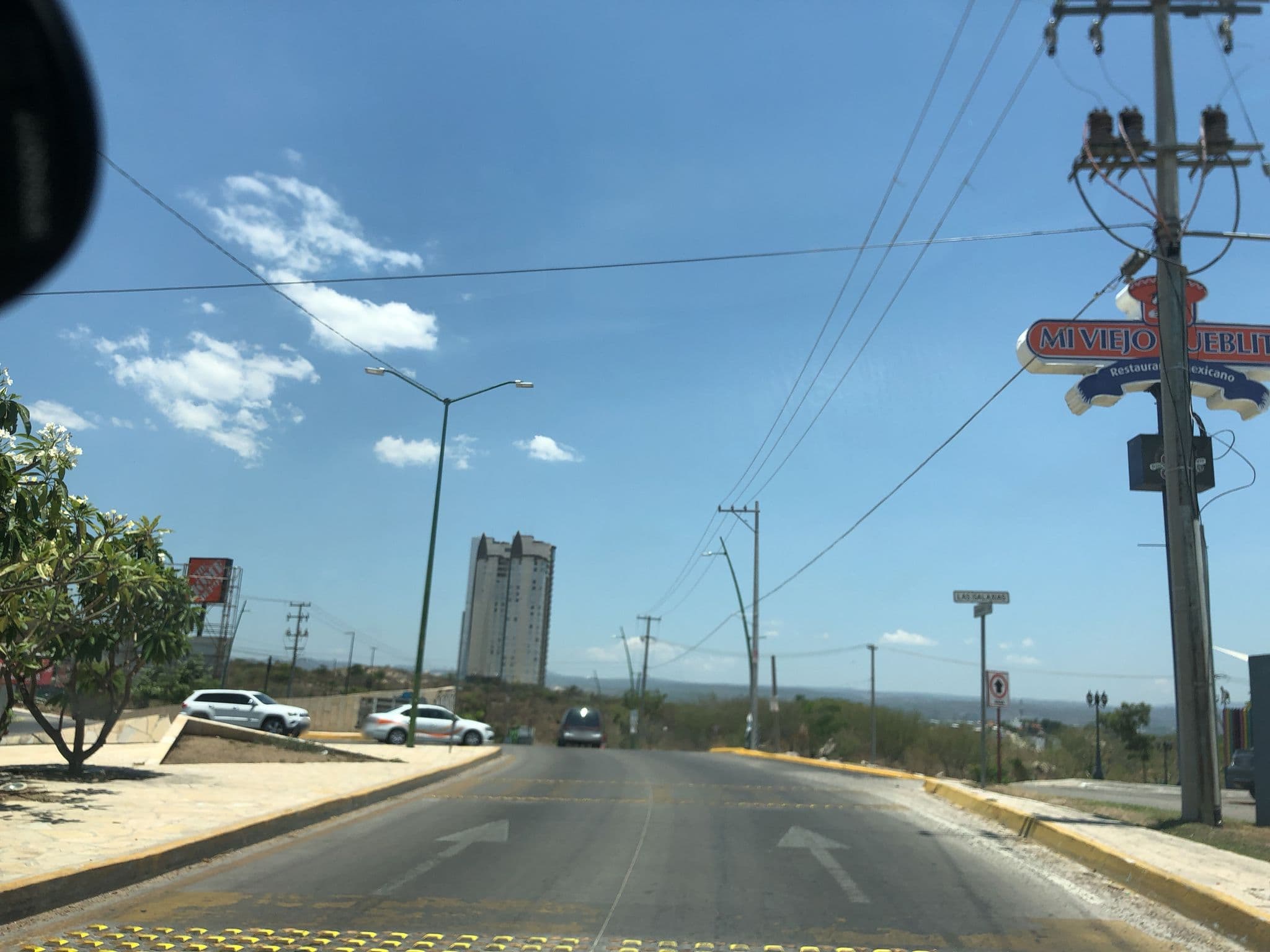 Street view near Hoteles City Express, Tuxtla — © analaura90 (CC BY-SA · Mapillary)