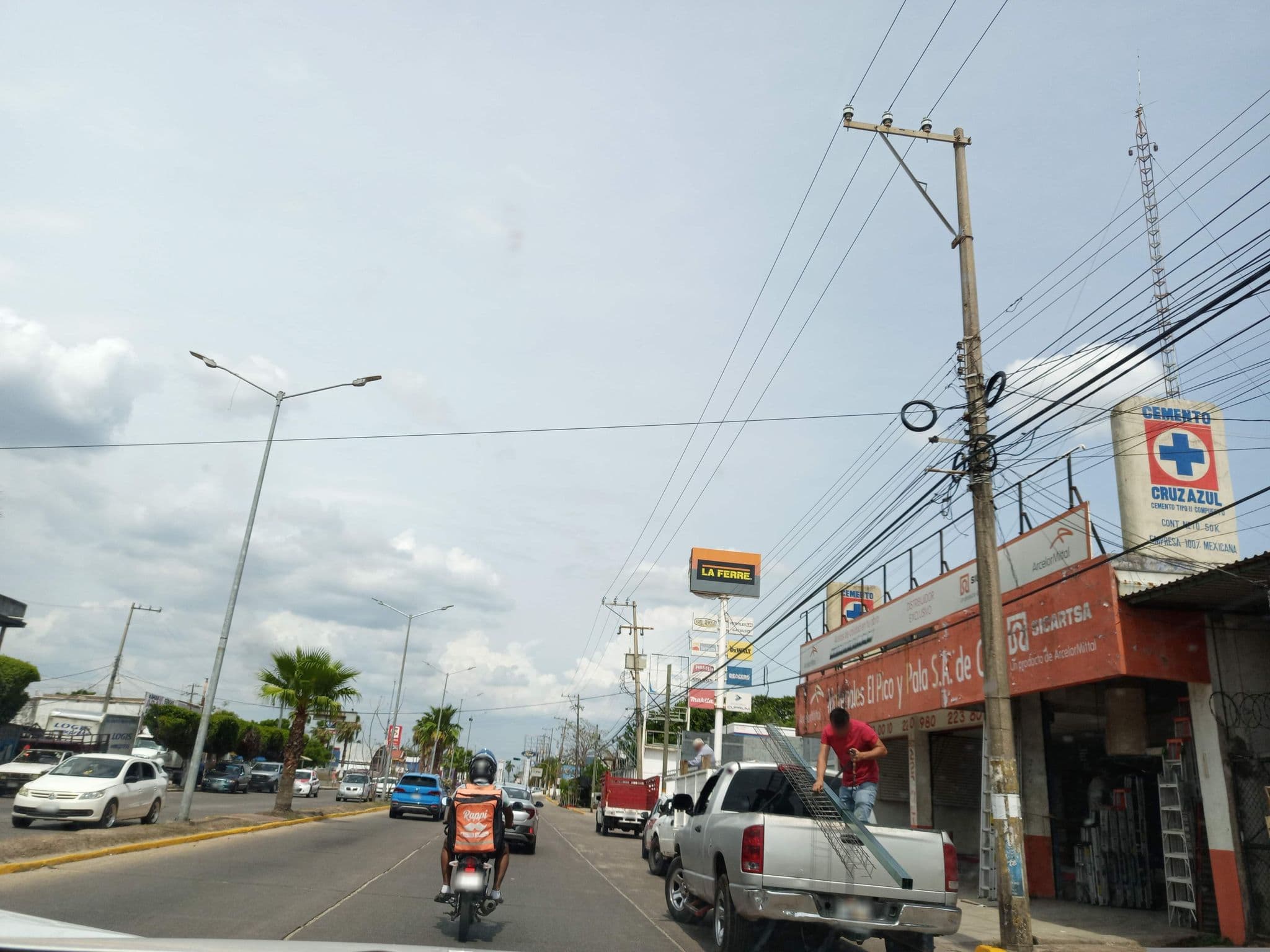 Street view near Hotel Geminis, Minatitlán — © KARLA_ELIZALDE (CC BY-SA · Mapillary)