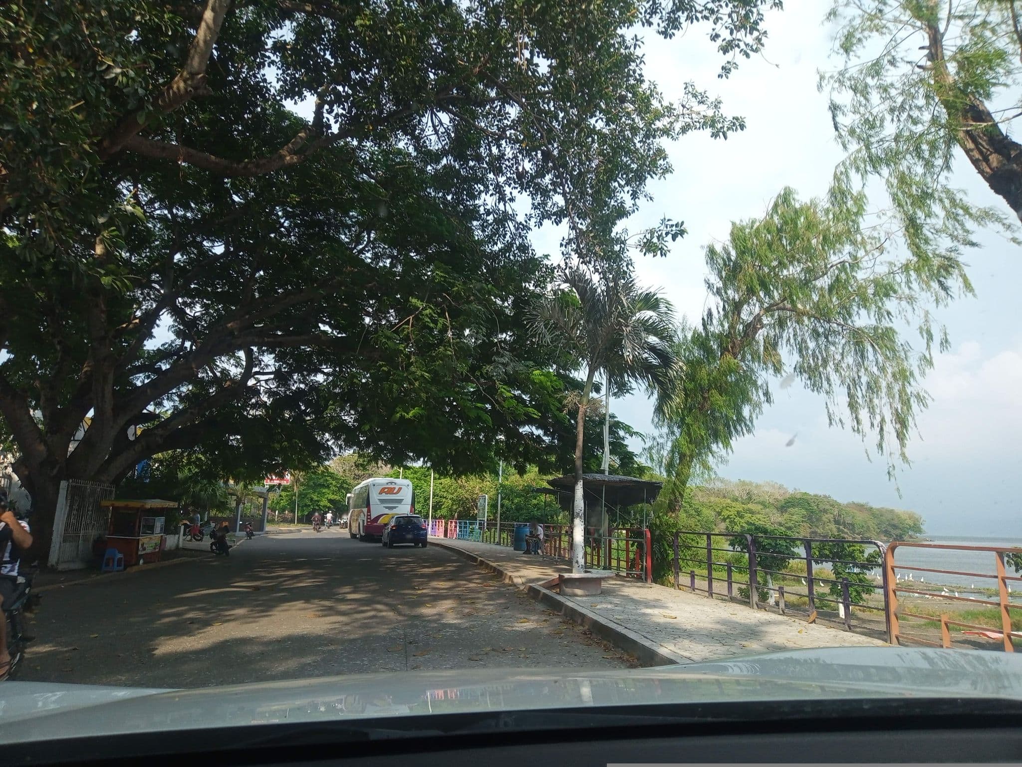 Street view near Operadores de Hoteles y Restaurantes Catemaco, Catemaco — © edisunza (CC BY-SA · Mapillary)