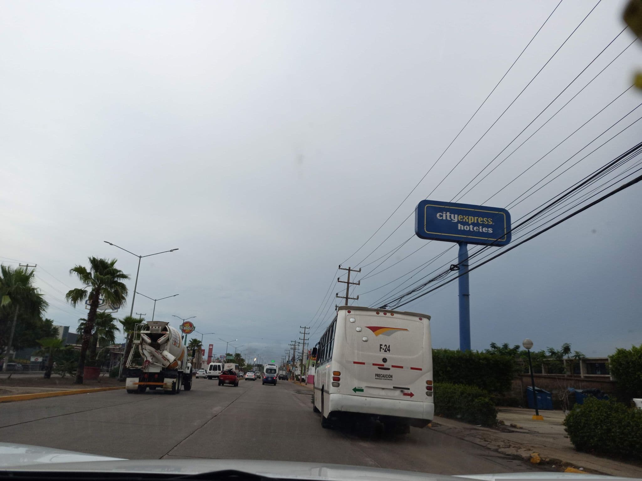 Street view near City Express, Minatitlán — © KARLA_ELIZALDE (CC BY-SA · Mapillary)