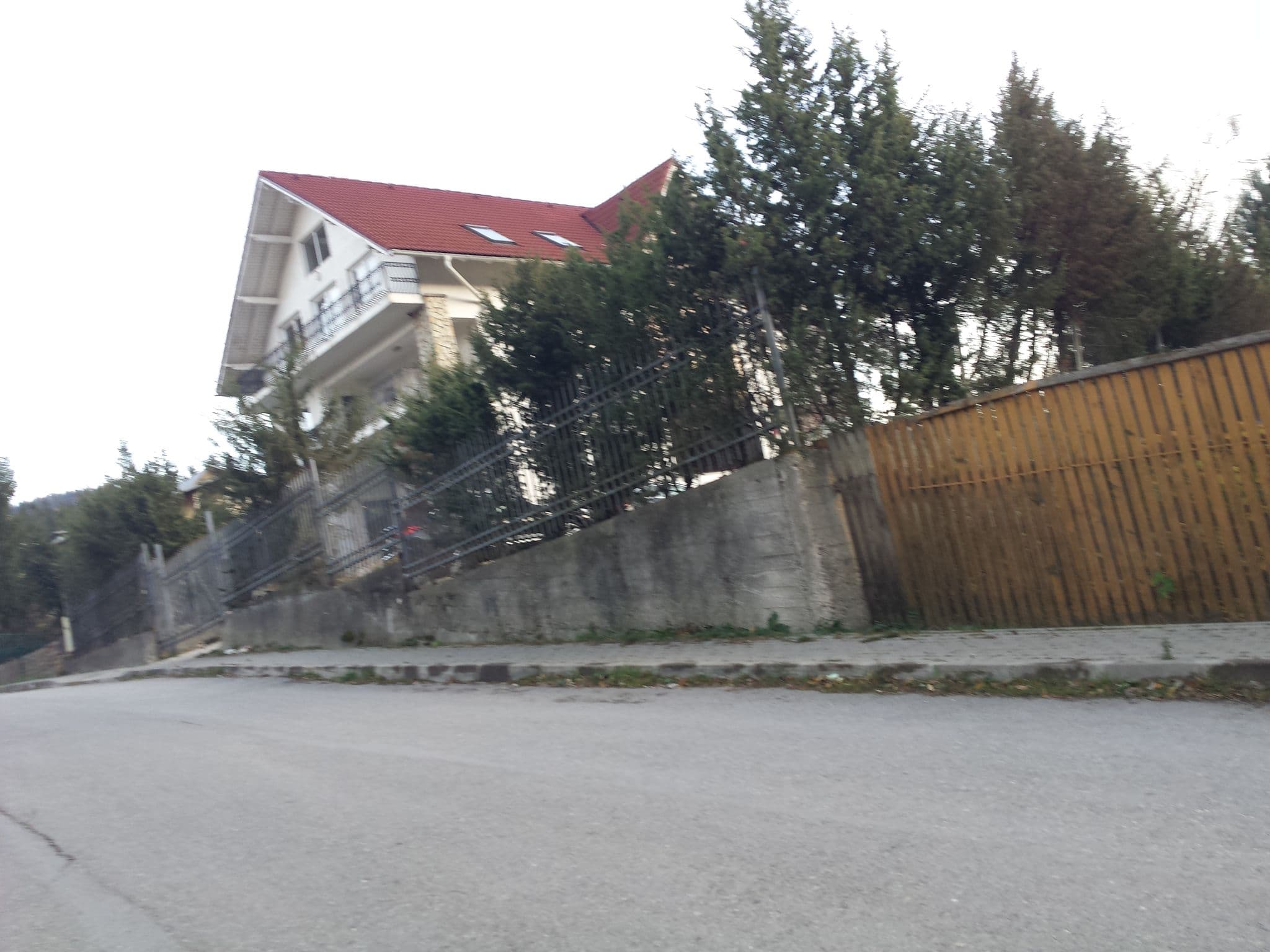 Street view near Vila Mircea, Buşteni