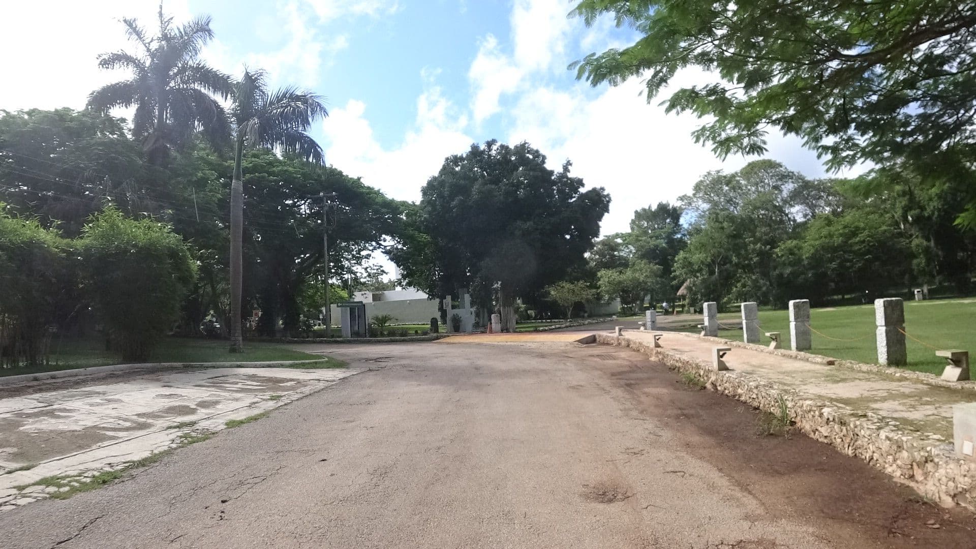 Street view near The Lodge Uxmal, Santa Elena — © z0rg (CC BY-SA · Mapillary)