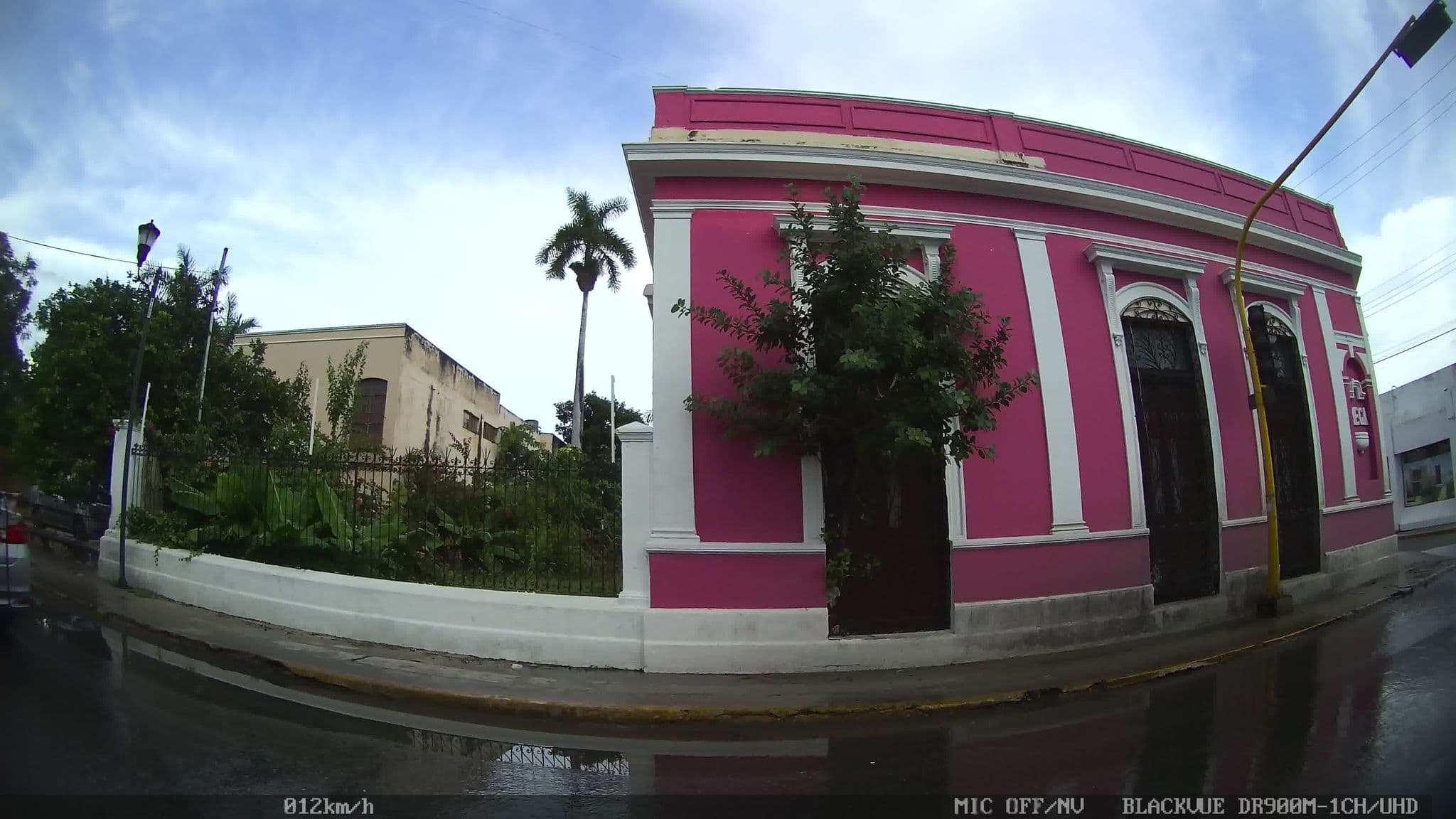 Street view near Prestadora de Servs Turisticos de la Peninsulasa, Mérida — © kaart_2 (CC BY-SA · Mapillary)
