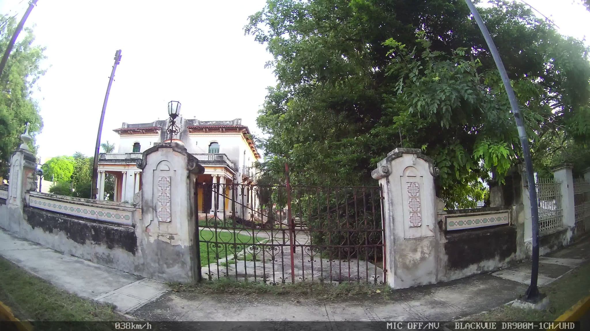 Street view near Hotel Holyday Inn Merida, Mérida — © kaart_2 (CC BY-SA · Mapillary)