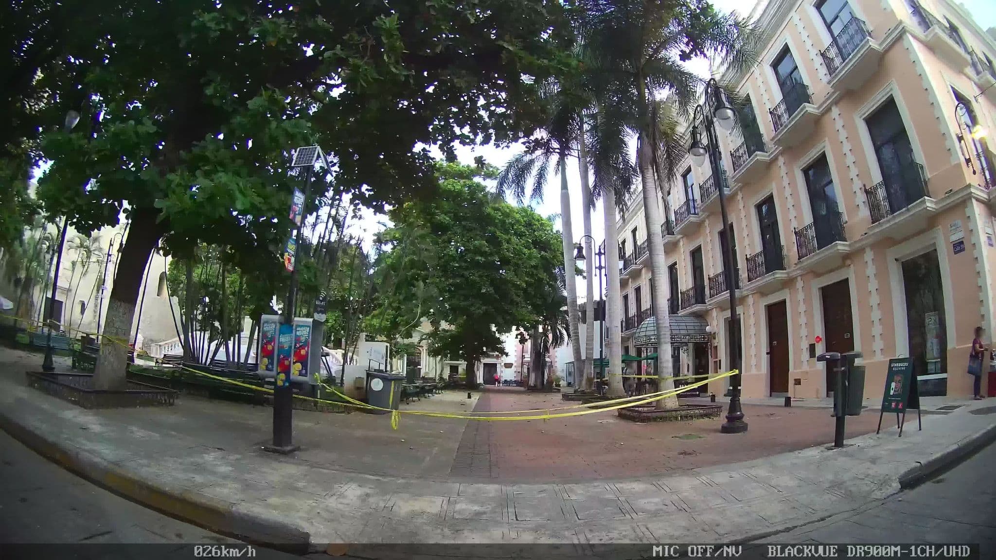 Street view near El Legendario Gran Hotel, Mérida — © kaart_2 (CC BY-SA · Mapillary)