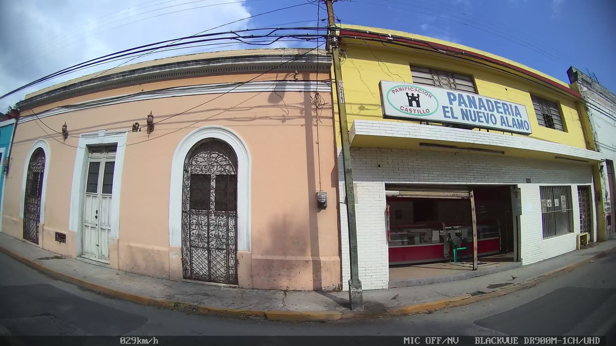 Street view near Hotel Alamo, Mérida — © kaart_2 (CC BY-SA · Mapillary)