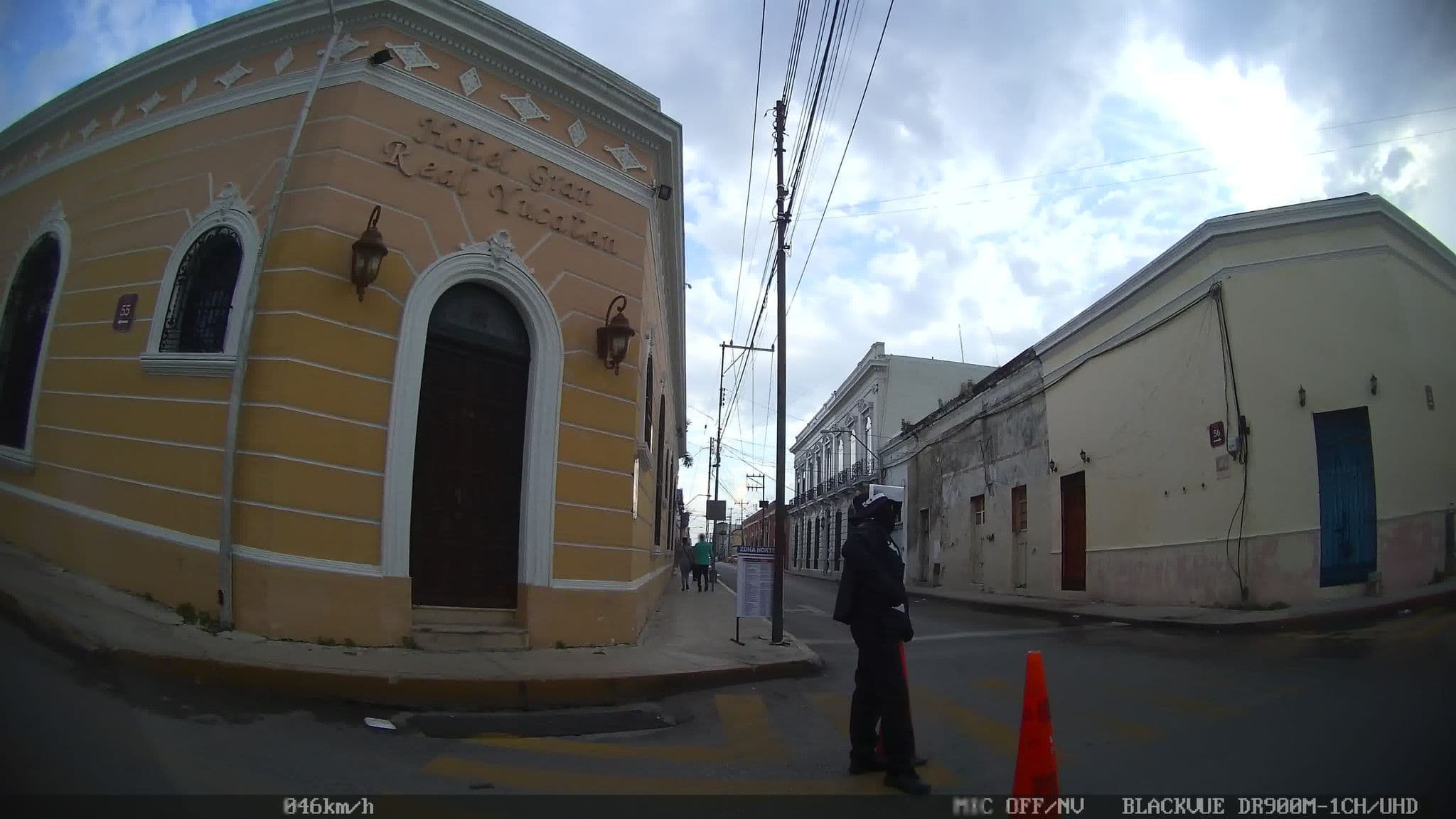 Street view near Hotel el Conquistador, Mérida — © kaart_2 (CC BY-SA · Mapillary)