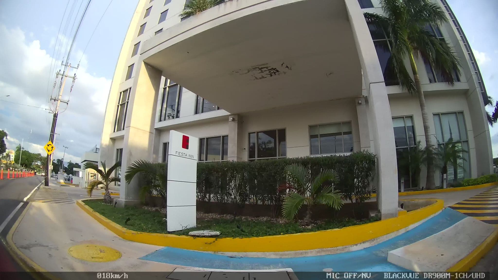 Street view near Fiesta Inn, Xcanatún — © kaart_2 (CC BY-SA · Mapillary)