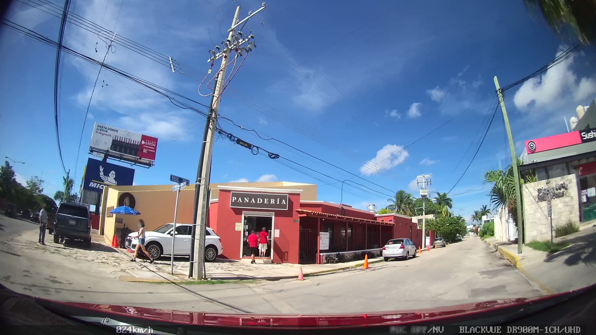 Street view near Capital O Luxury Apartments, Cholul — © kaart_2 (CC BY-SA · Mapillary)