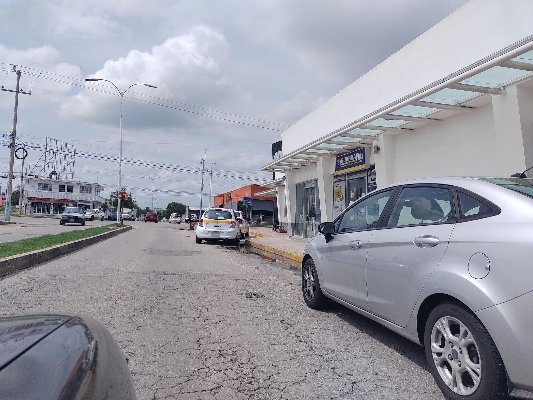 Street view near Hostal Manik, Chetumal — © mapeadora (CC BY-SA · Mapillary)