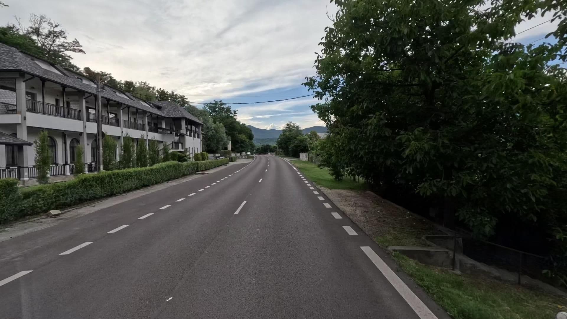 Street view near Cabana cu Flori, Călimăneşti — © bct (CC BY-SA · Mapillary)