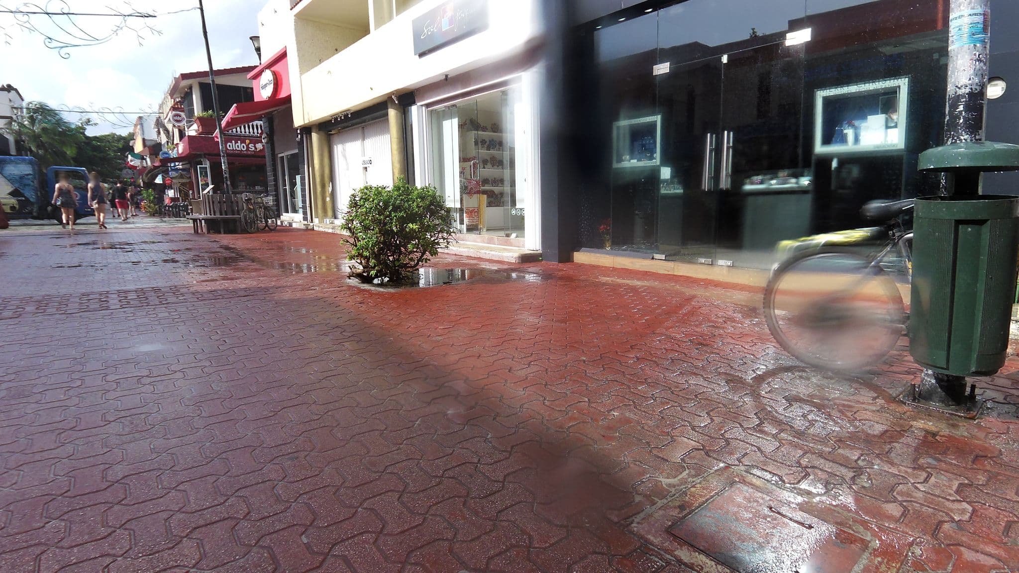 Street view near Hot Spot Hostel, Playa del Carmen — © rps333 (CC BY-SA · Mapillary)