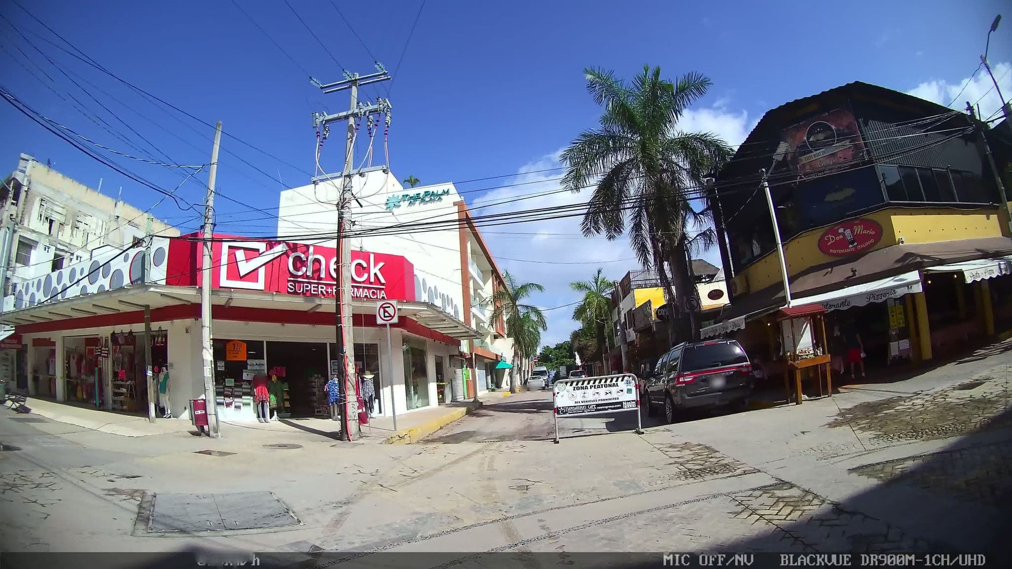 Street view near Wabi Hostal, Playa del Carmen — © kaart_2 (CC BY-SA · Mapillary)