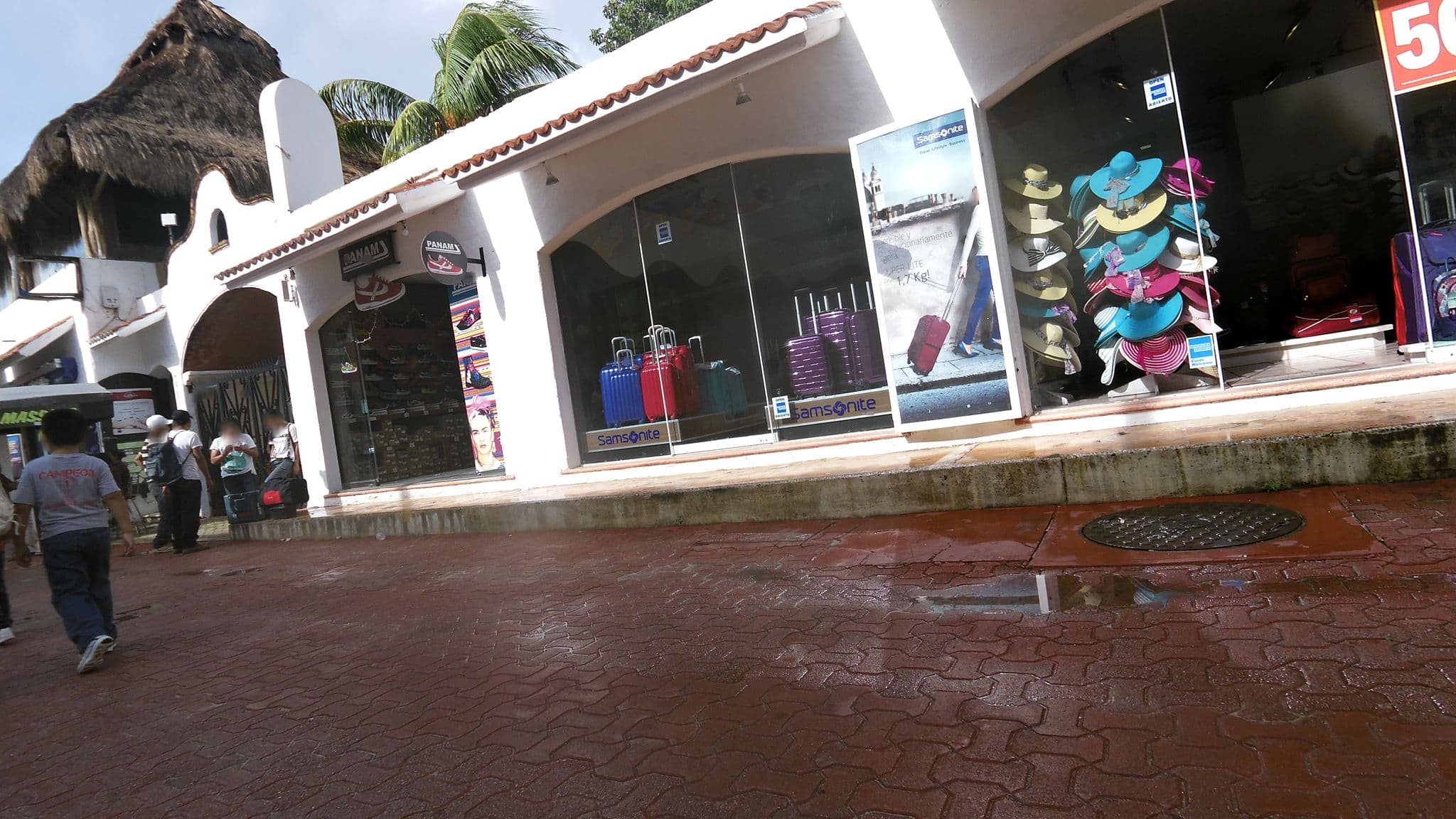 Street view near Hotel Banana Cabañas Villas & Suites, Playa del Carmen — © rps333 (CC BY-SA · Mapillary)