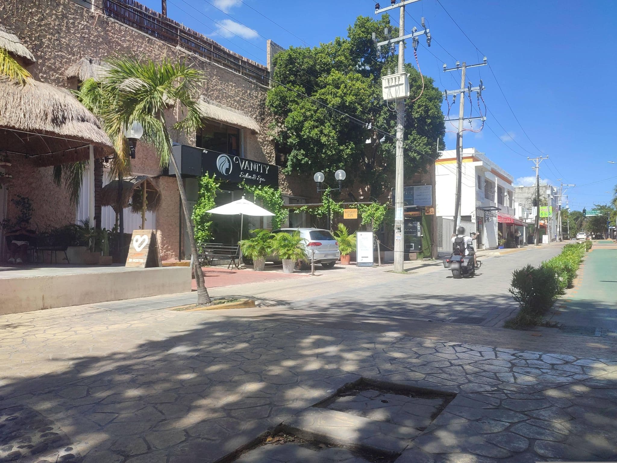 Street view near Posada Fernández, Playa del Carmen — © erickmendiola13 (CC BY-SA · Mapillary)