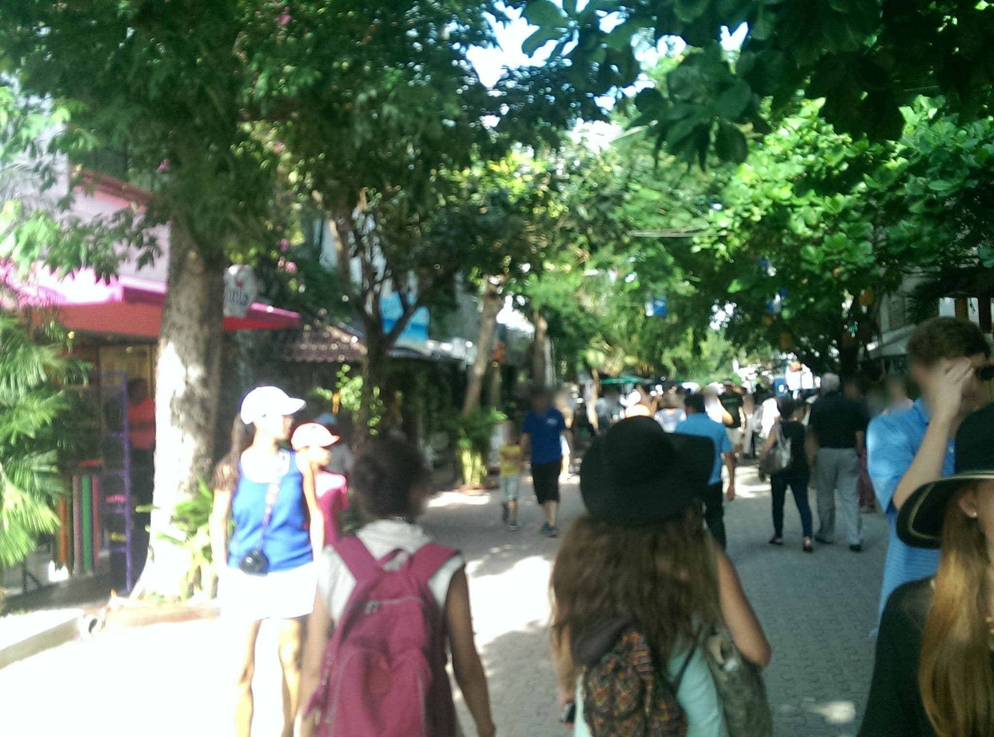 Street view near Quinta Palmera Hotel, Playa del Carmen — © mapeadora (CC BY-SA · Mapillary)