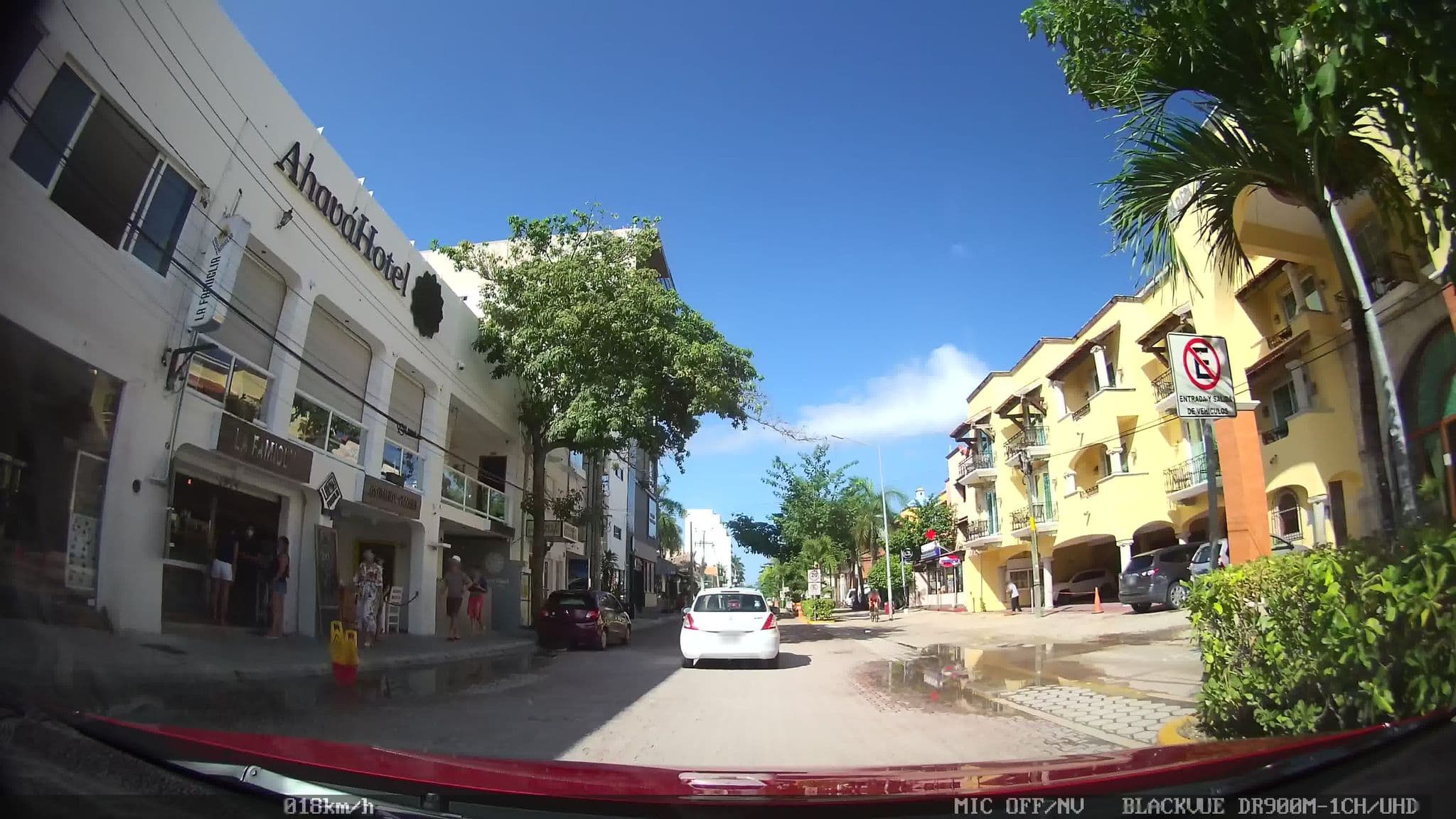 Street view near Ahavá Hotel, Playa del Carmen — © kaart_2 (CC BY-SA · Mapillary)