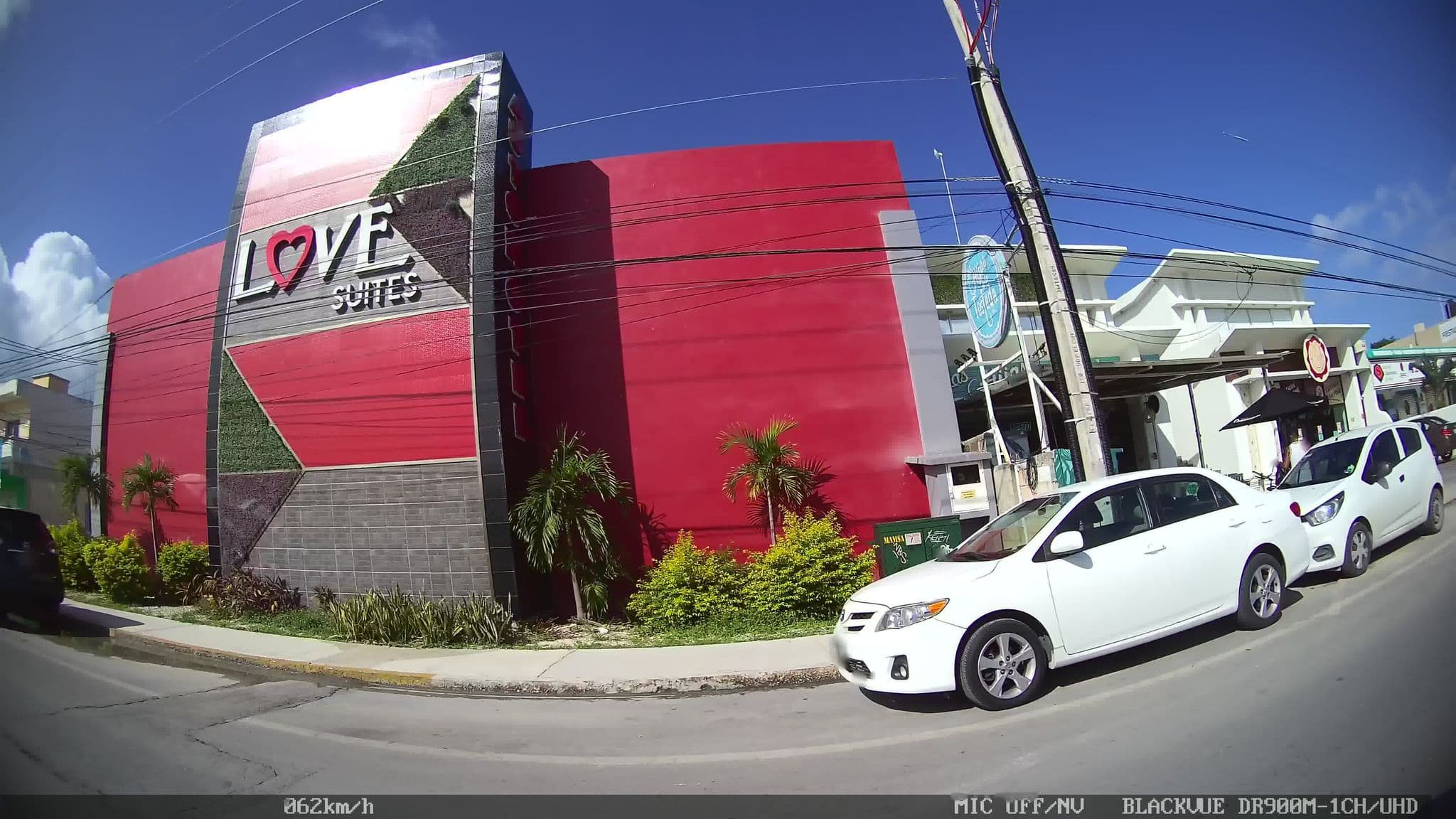 Street view near Love Suites Autohotel, Playa del Carmen — © kaart_2 (CC BY-SA · Mapillary)