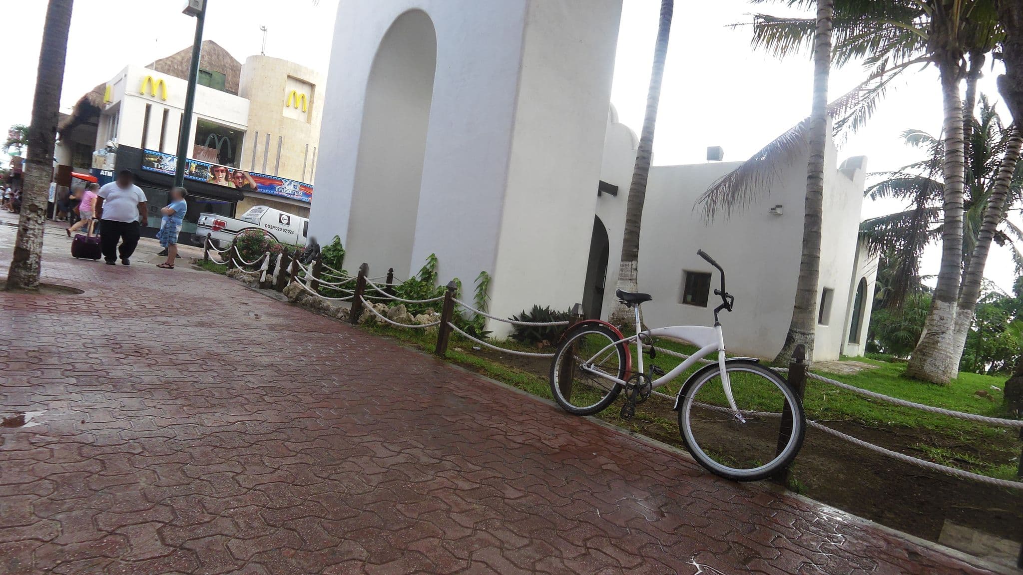 Street view near El Cantil Condominiums, Playa del Carmen — © rps333 (CC BY-SA · Mapillary)