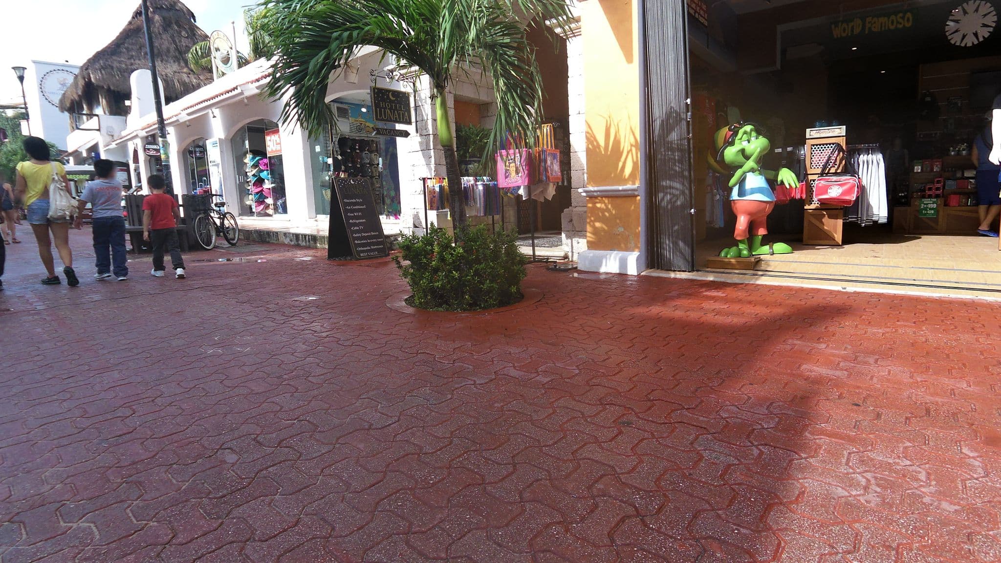 Street view near Suites Calle 8, Playa del Carmen — © rps333 (CC BY-SA · Mapillary)