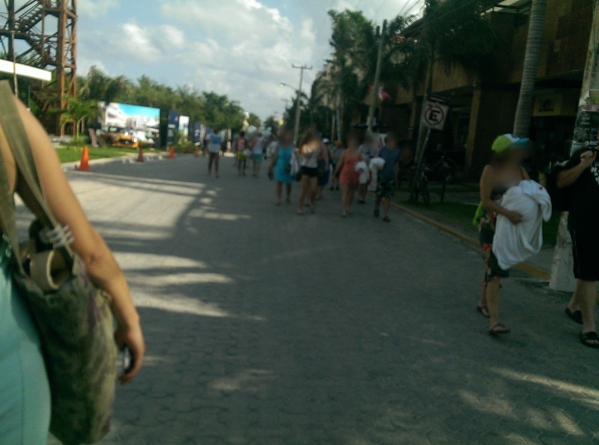 Street view near Aldea Thai by Playa Moments, Playa del Carmen — © mapeadora (CC BY-SA · Mapillary)