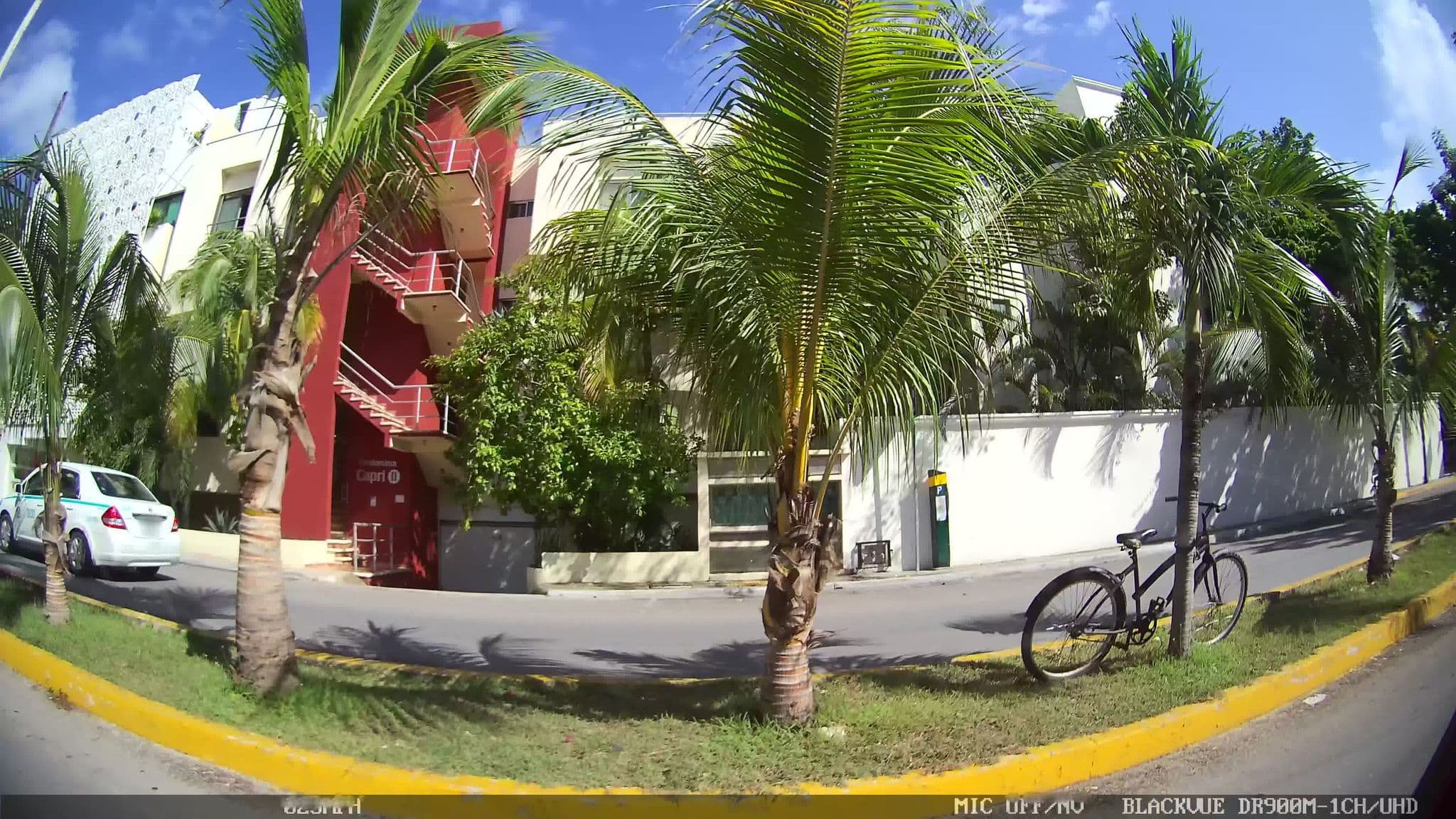 Street view near Plaza San Carlos, Playa del Carmen — © kaart_2 (CC BY-SA · Mapillary)