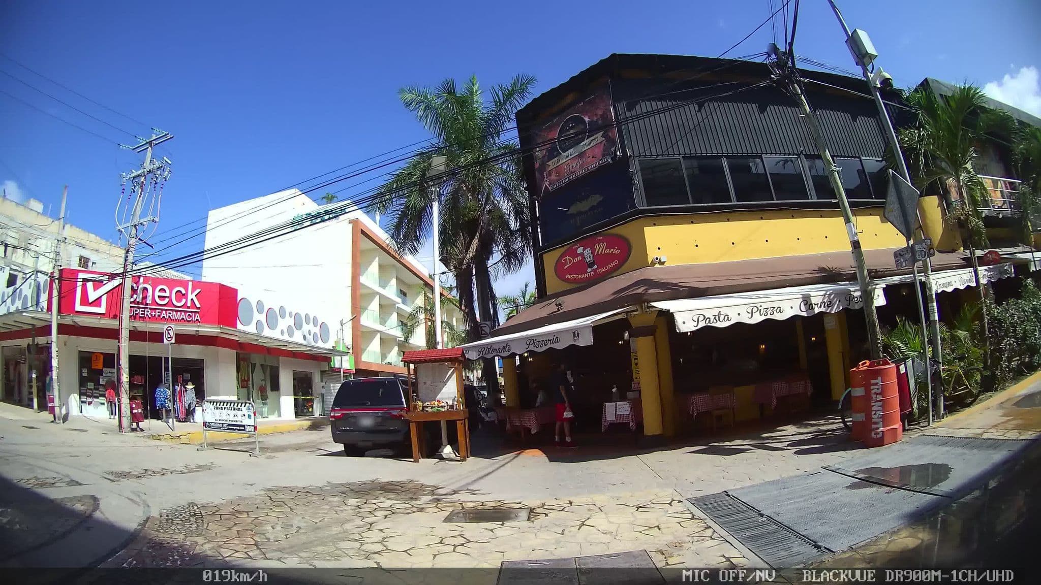 Street view near Hostal río, Playa del Carmen — © kaart_2 (CC BY-SA · Mapillary)