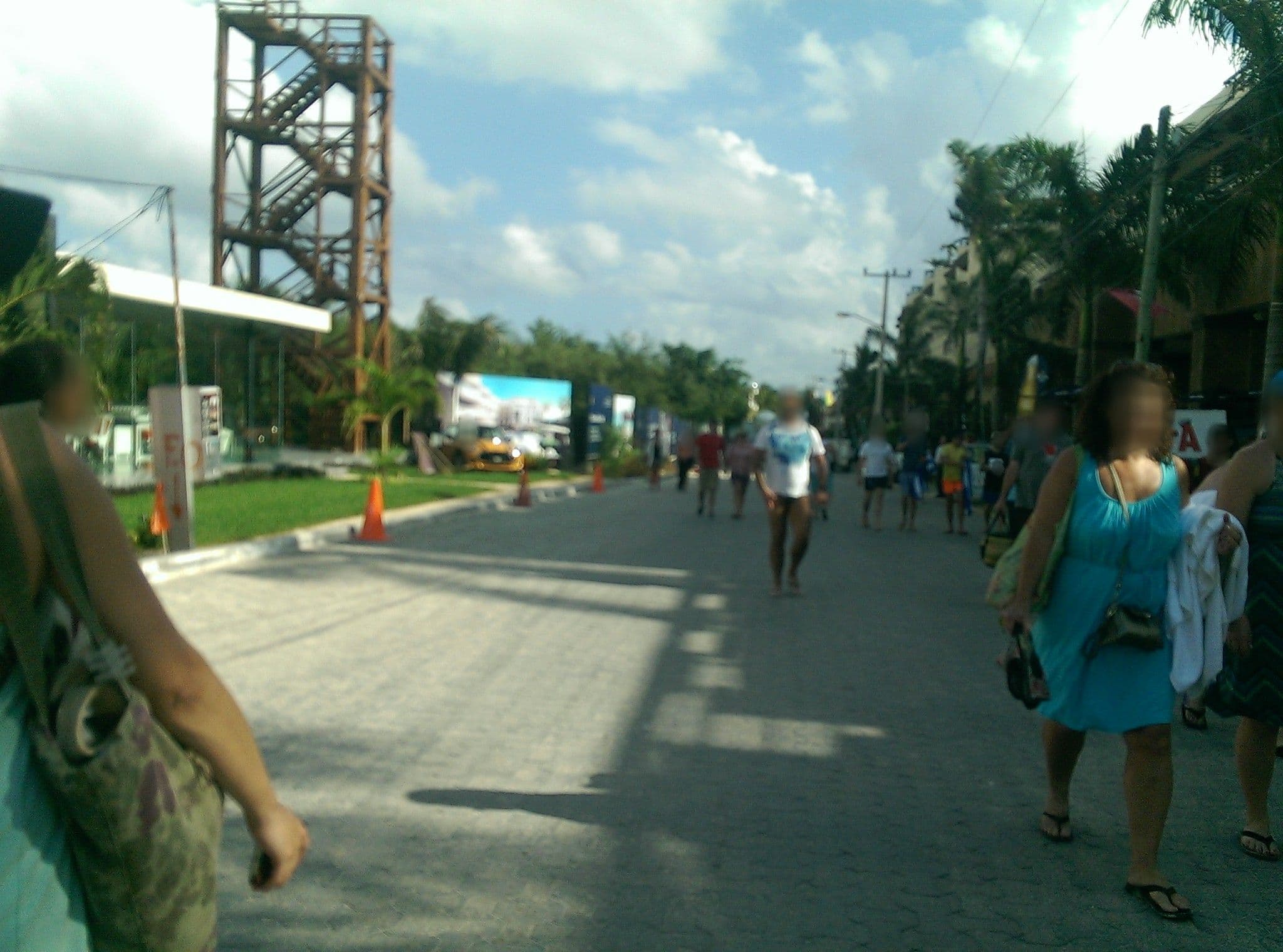 Street view near Posada Playa Luna, Playa del Carmen — © mapeadora (CC BY-SA · Mapillary)
