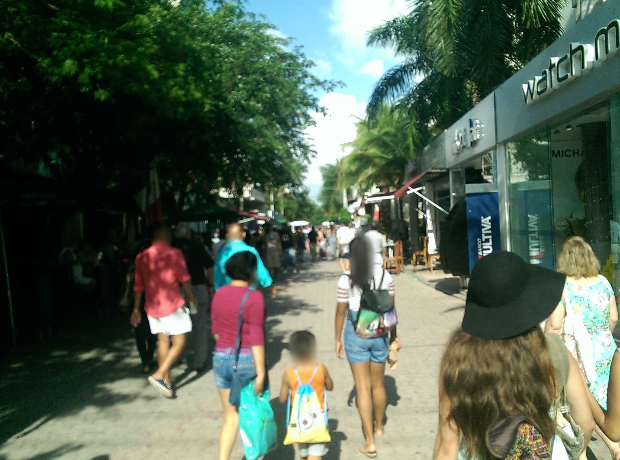 Street view near Hotel Quinta Avenida, Playa del Carmen — © mapeadora (CC BY-SA · Mapillary)
