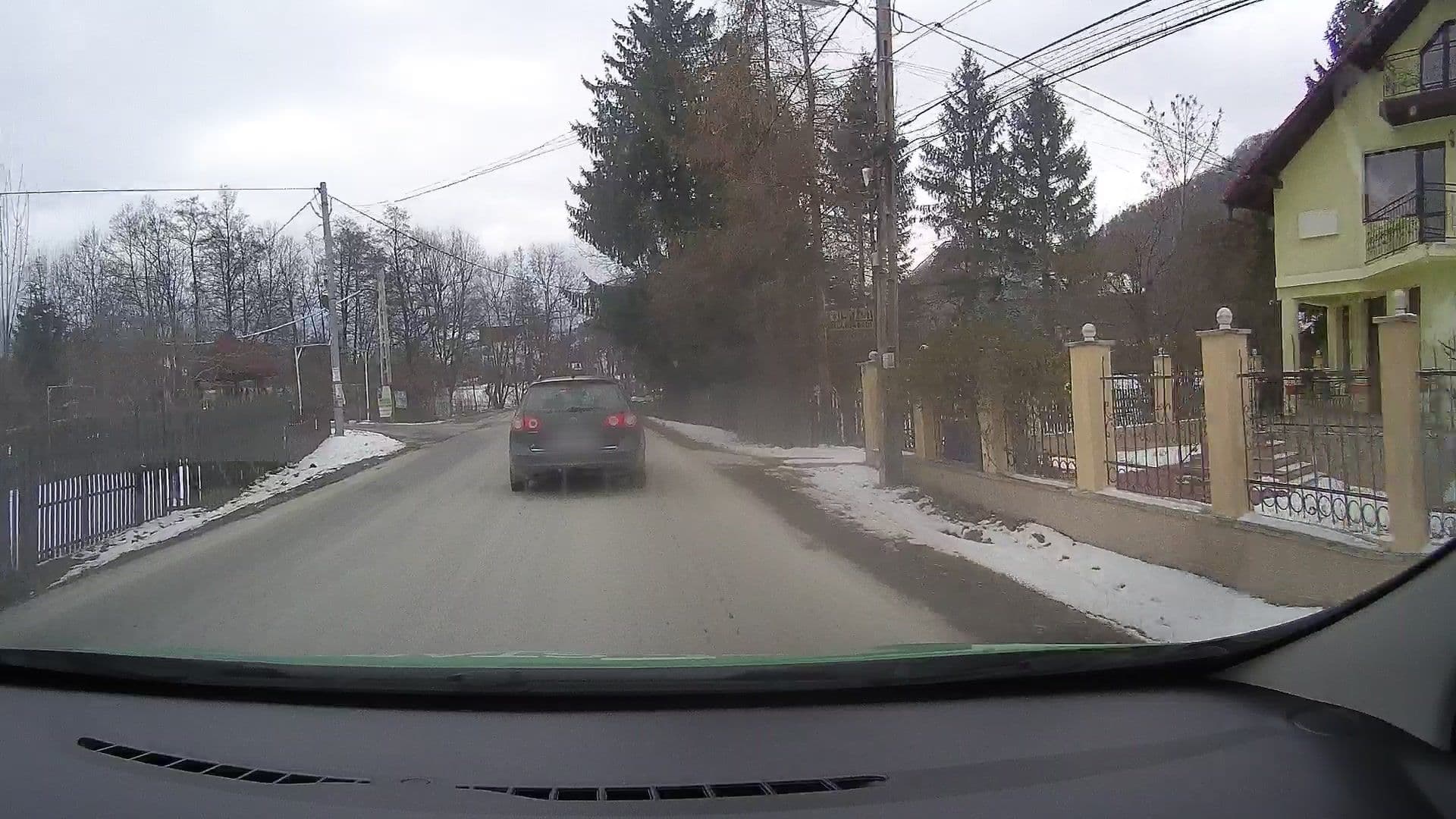 Street view near Pensiunea M&M, Bran — © tavi (CC BY-SA · Mapillary)